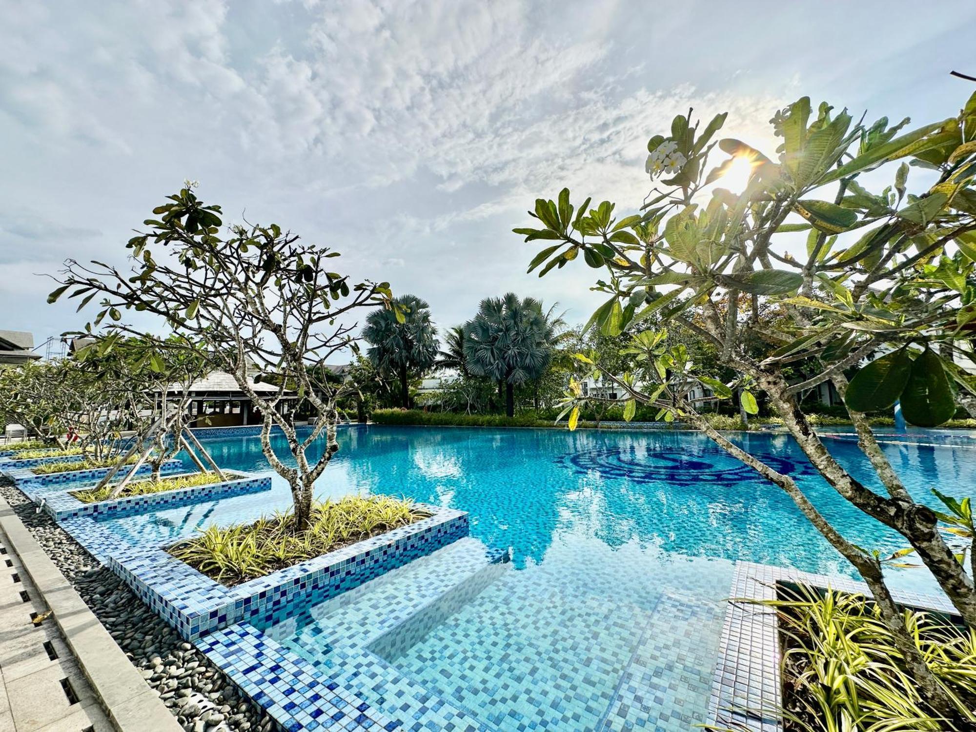 Villa Bellevue West 4br Beachfront With Private Swimming Pool