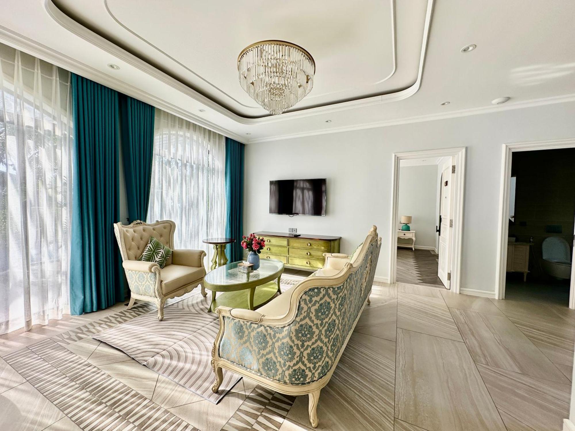 Villa Bellevue West 4br Beachfront With Private Swimming Pool