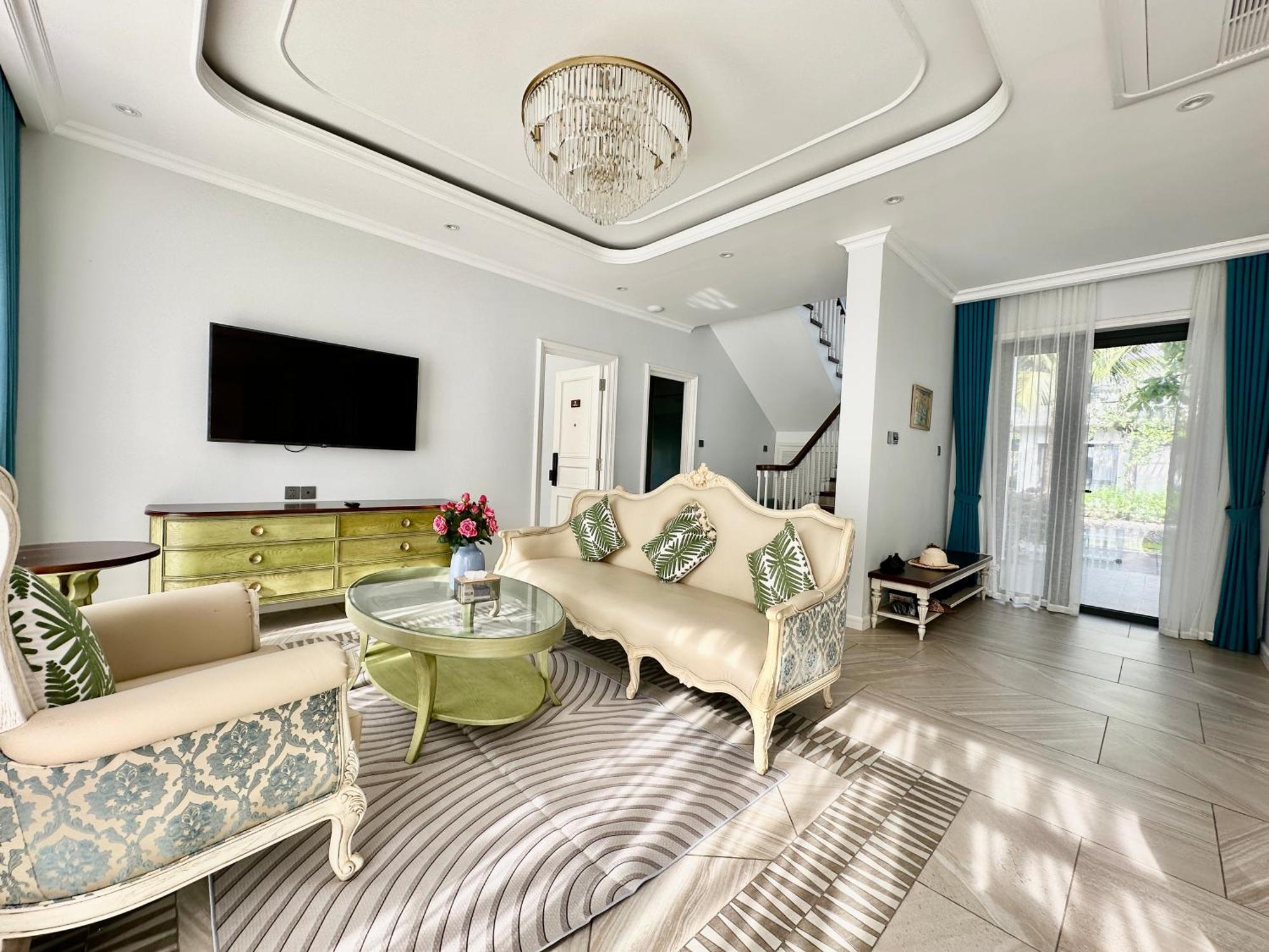 Bellevue West 4br Beachfront With Private Swimming Pool Villa *