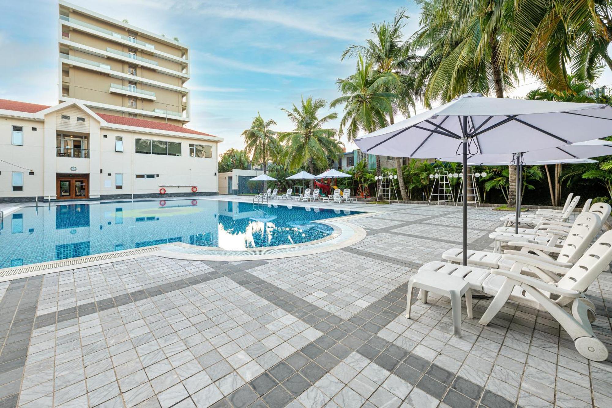 Sunflower International Village Aparthotel 3*