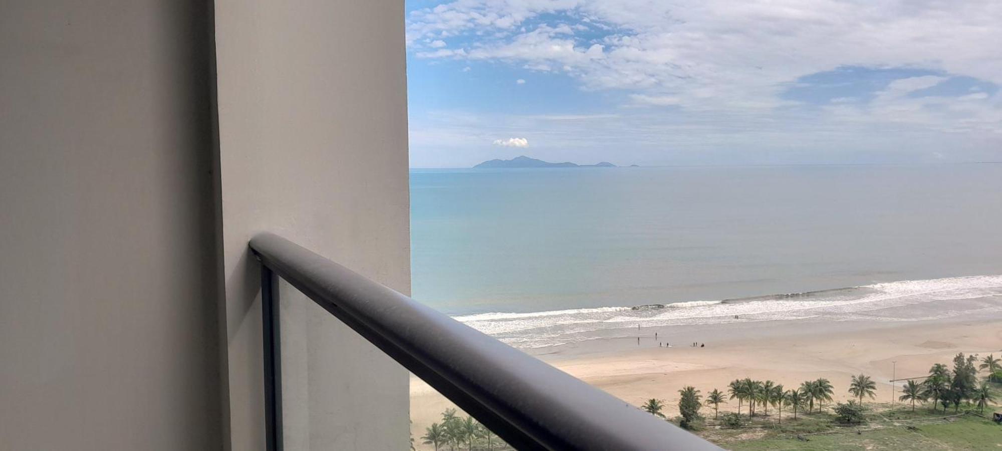 Beachfront Luxury - Rooftop Pool - Apartment *