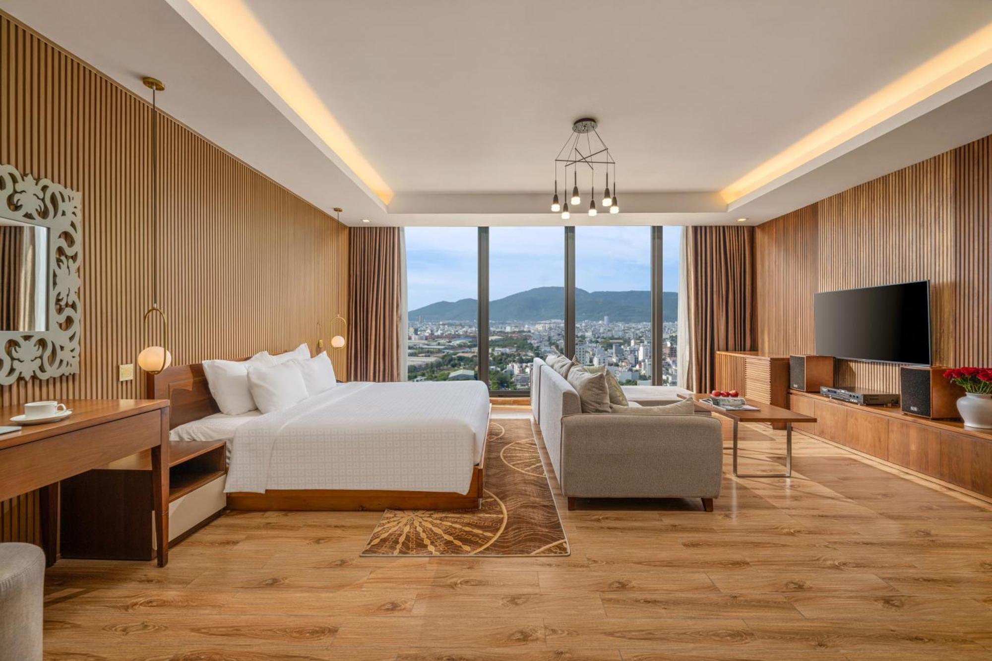Nhu Minh Plaza Hotel 4*