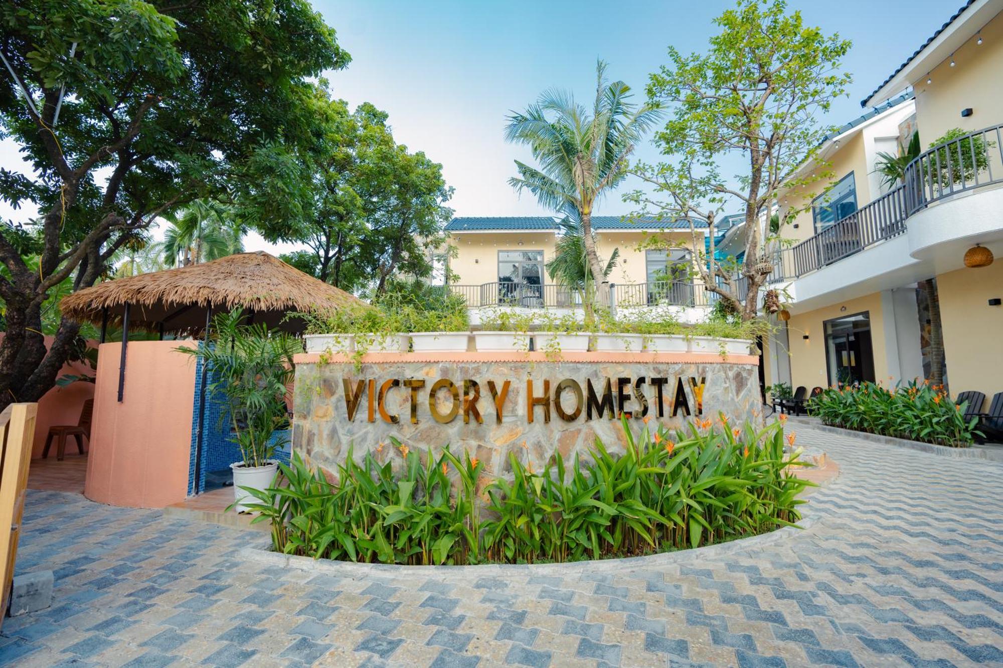 Victory Hotel *