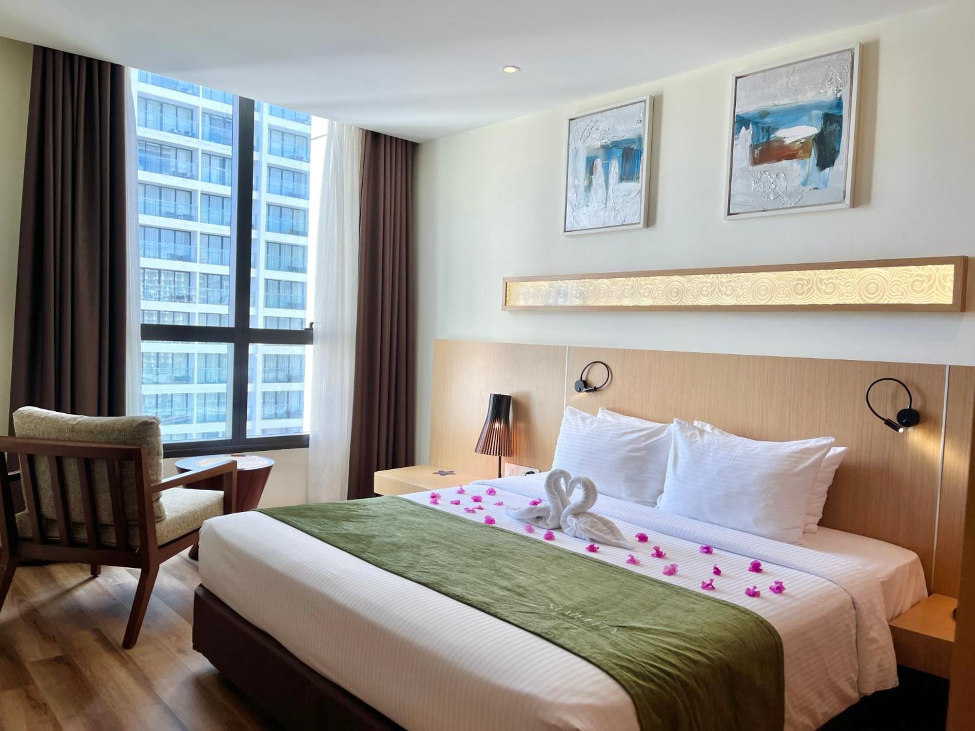 Khách sạn Starcity Hotel&condotel Beachfront