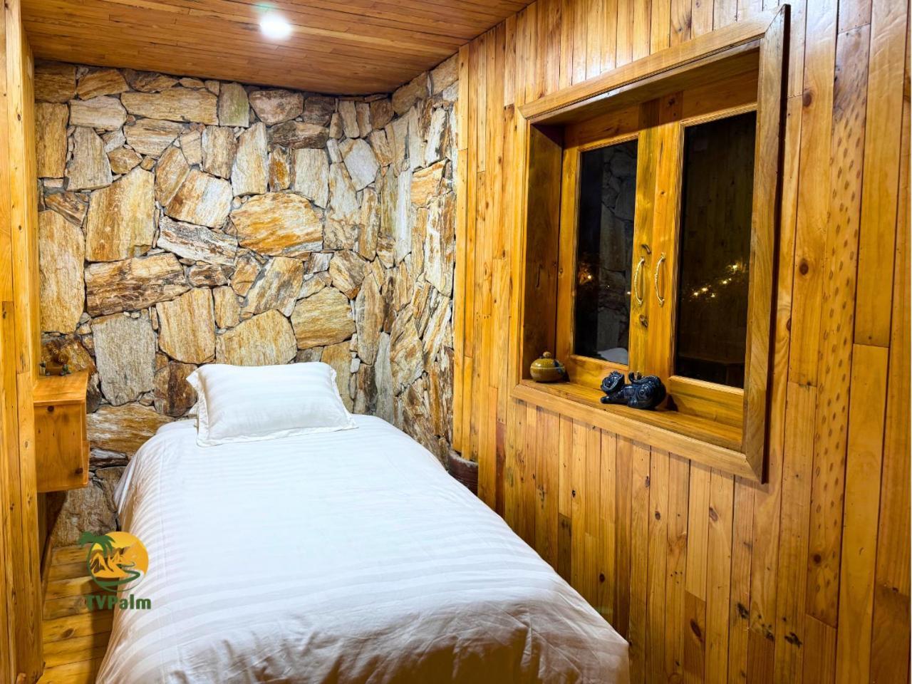 Tvpalm Lodge *