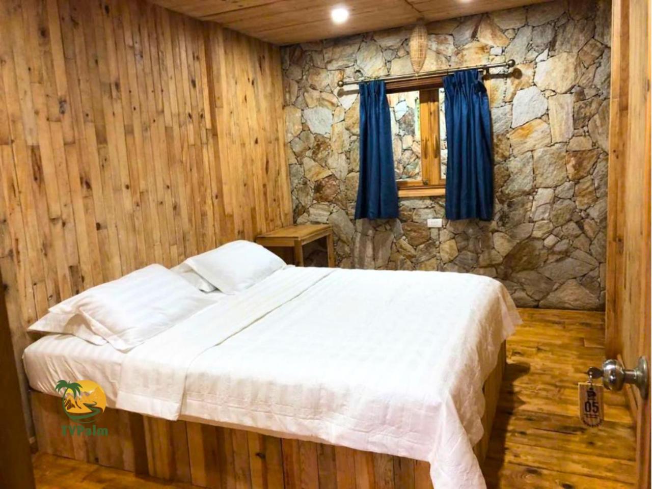 Tvpalm Lodge *
