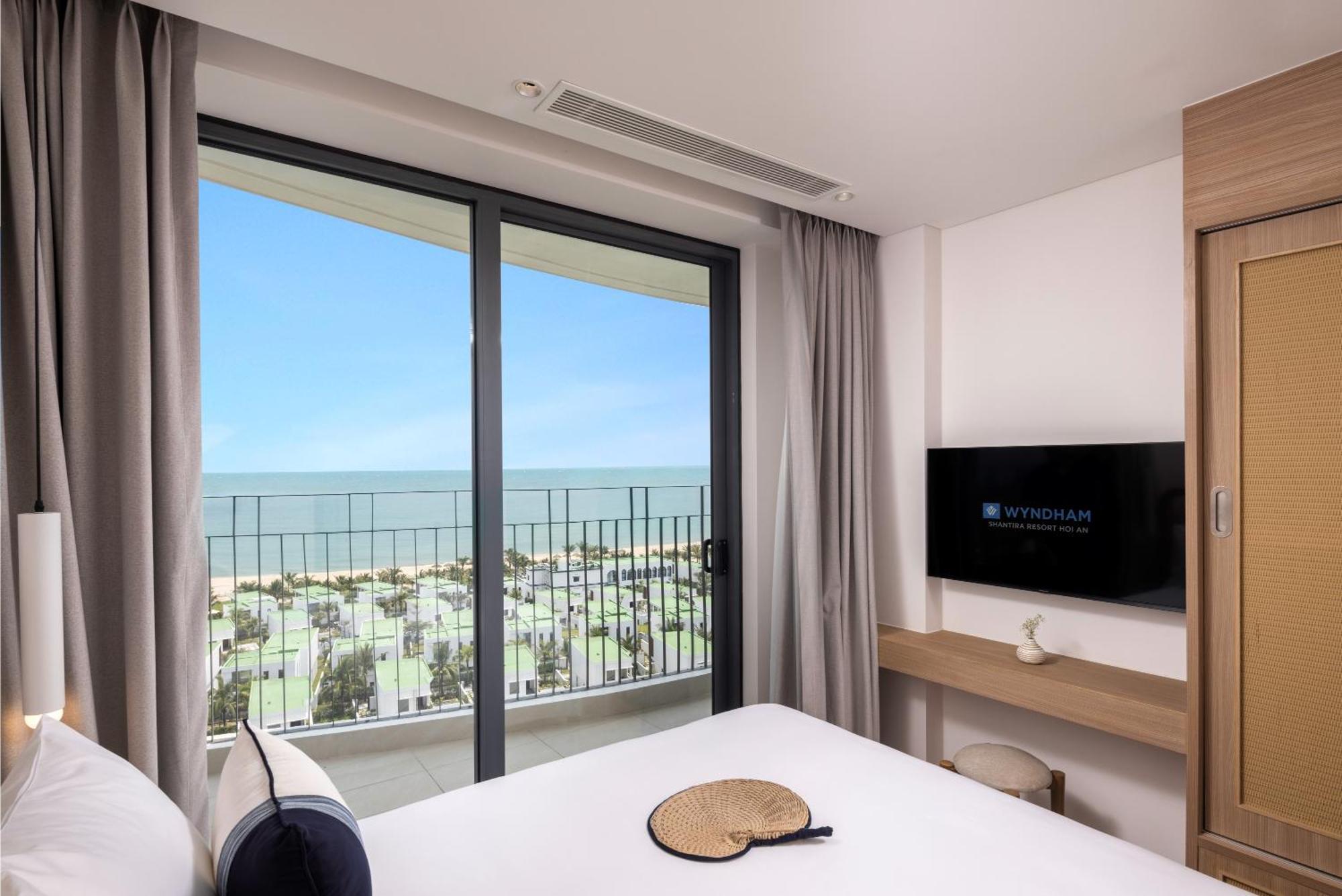 Khu nghỉ mát Wyndham Royal Beachfront &