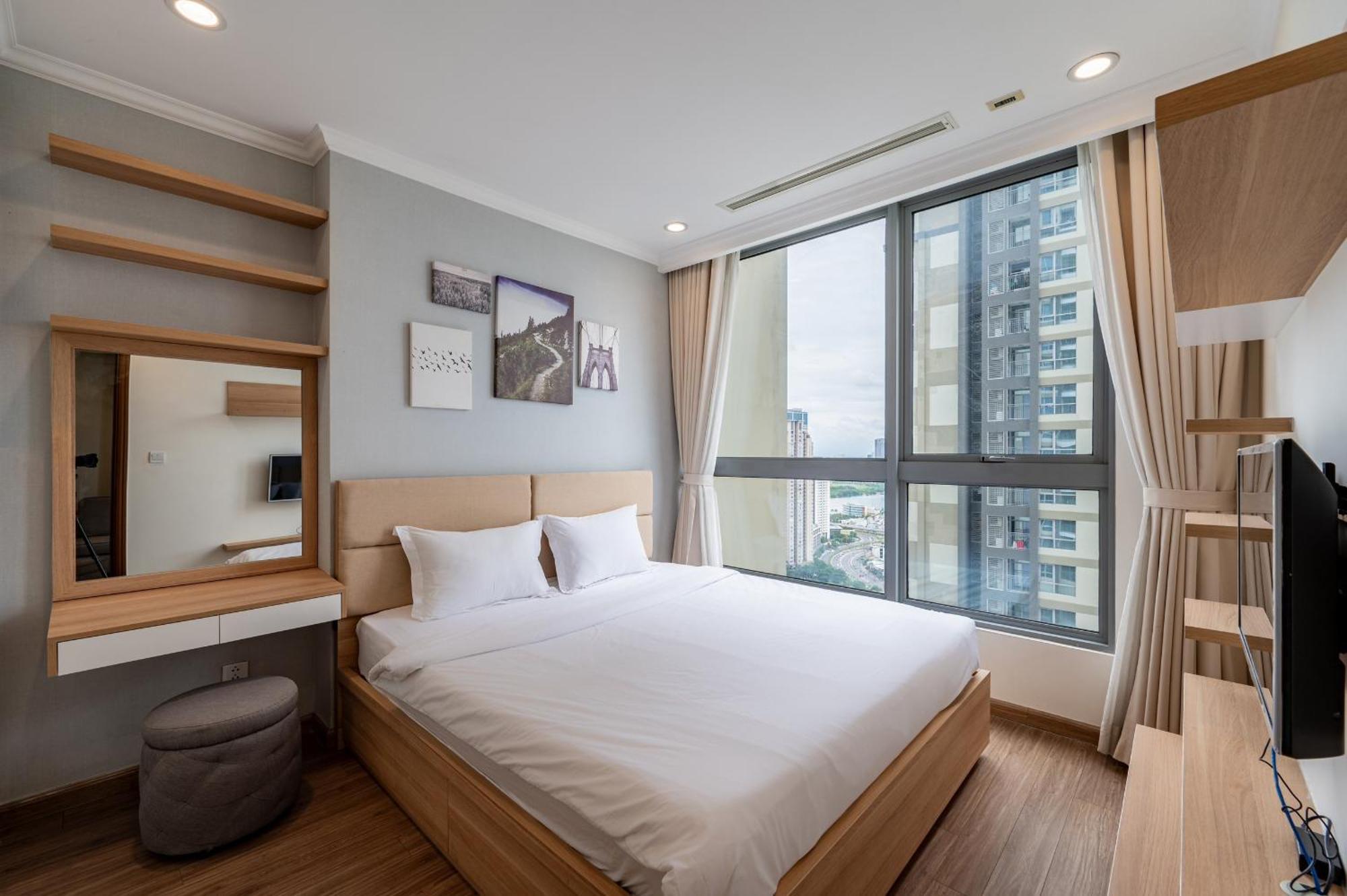 Apartment Luxury At Vinhomes Park Ho Chi Minh City