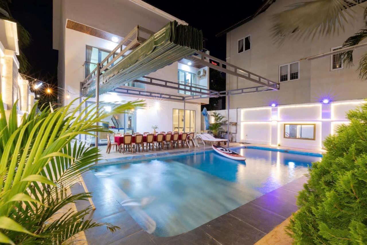 Hoang Duc Ho Boi Vo Thi Sau Trung Tam Bai Sau Xanh Villa *