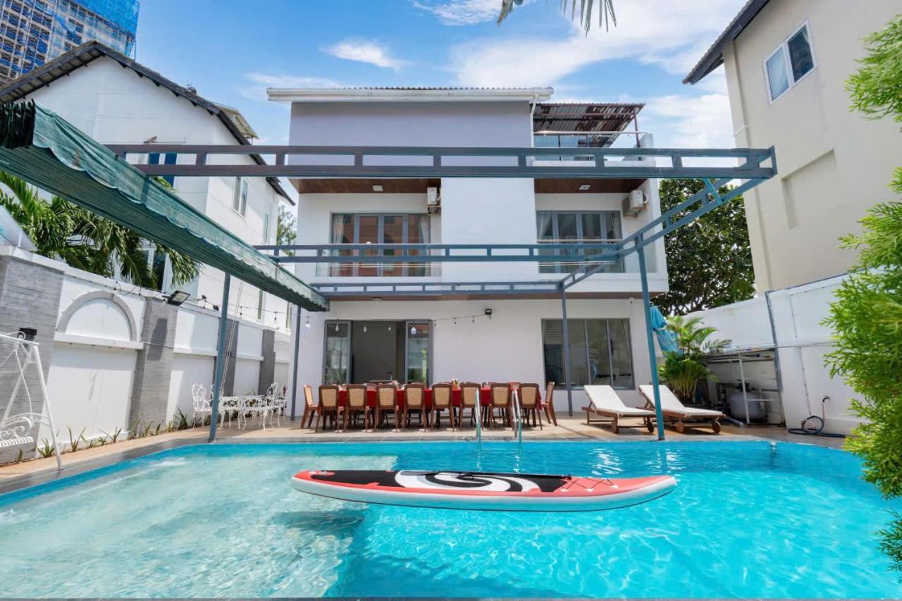 Hoang Duc Ho Boi Vo Thi Sau Trung Tam Bai Sau Xanh Villa *