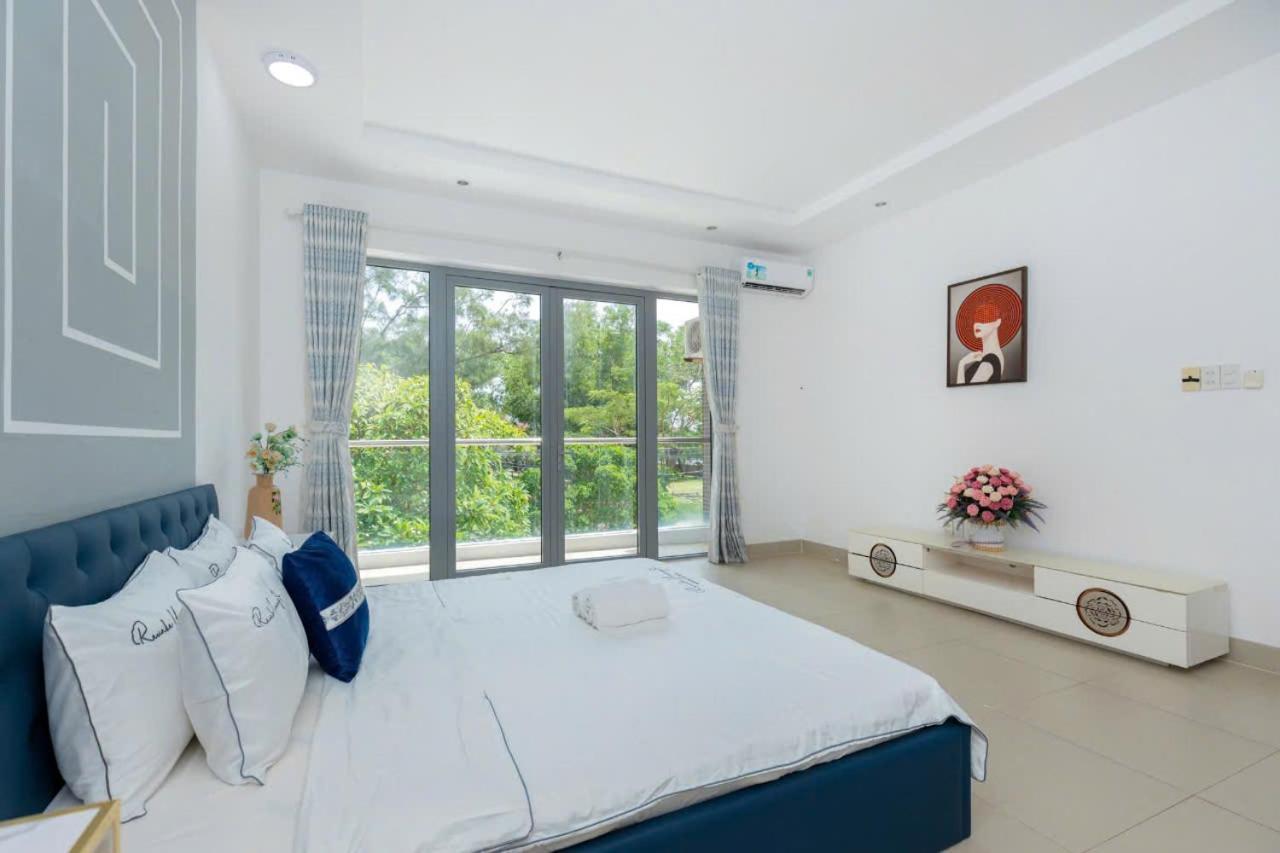 Hoang Duc Ho Boi Vo Thi Sau Trung Tam Bai Sau Xanh Villa *