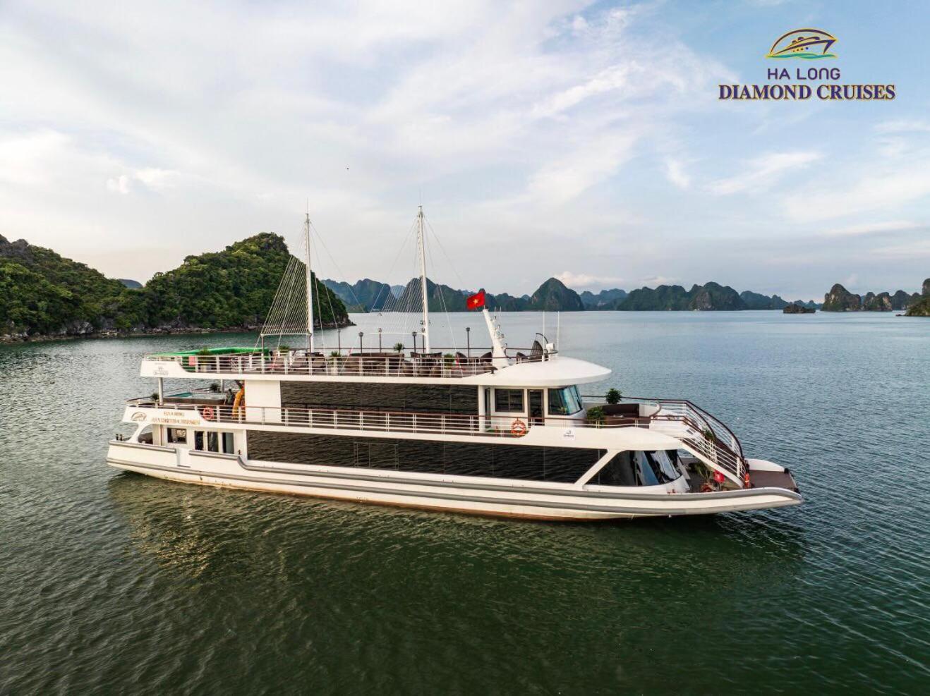 A La Carte Bay - Tang Cao, View Bien * Hạ Long