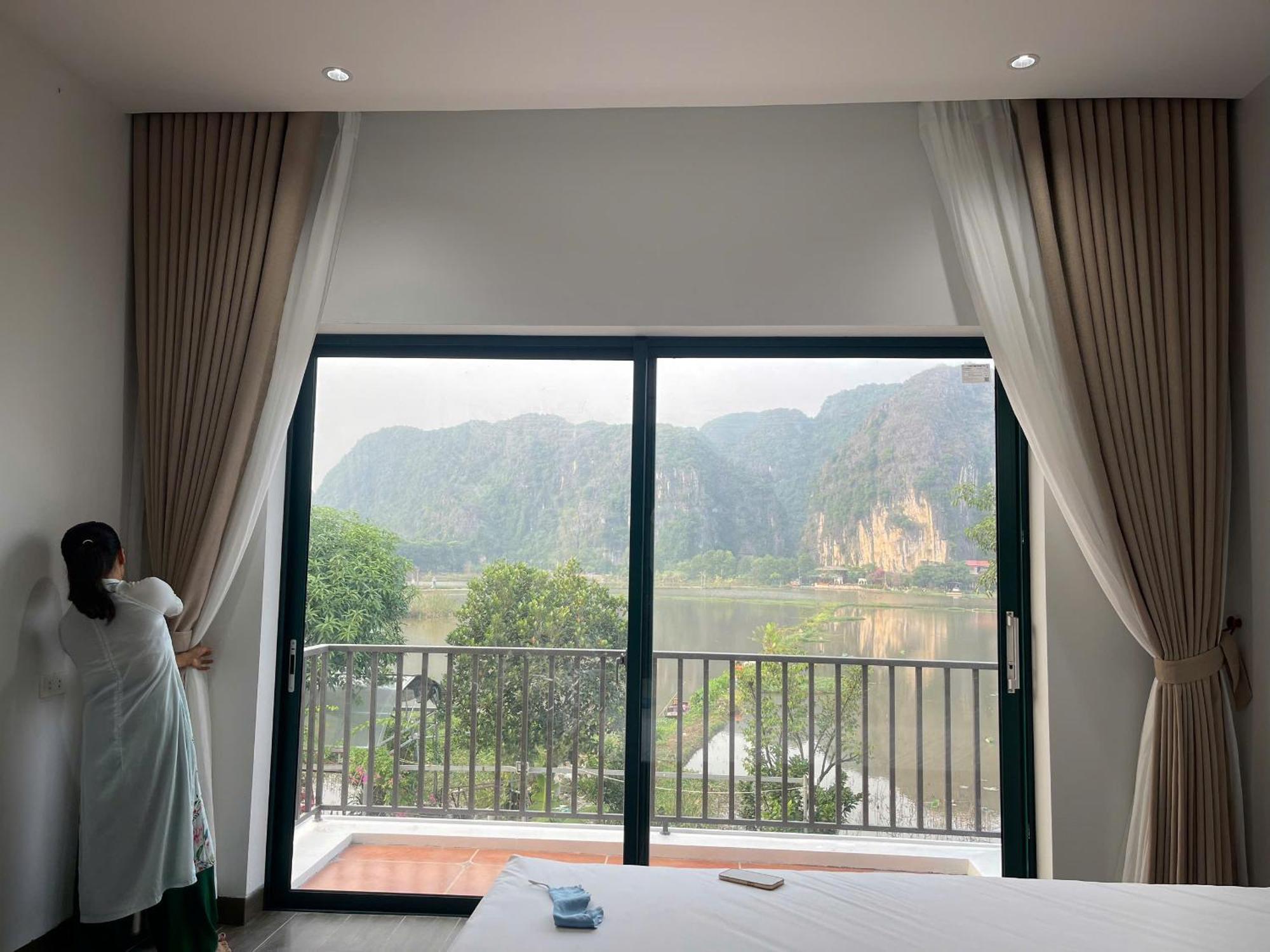 Tam Coc Mountain View * Ninh Binh