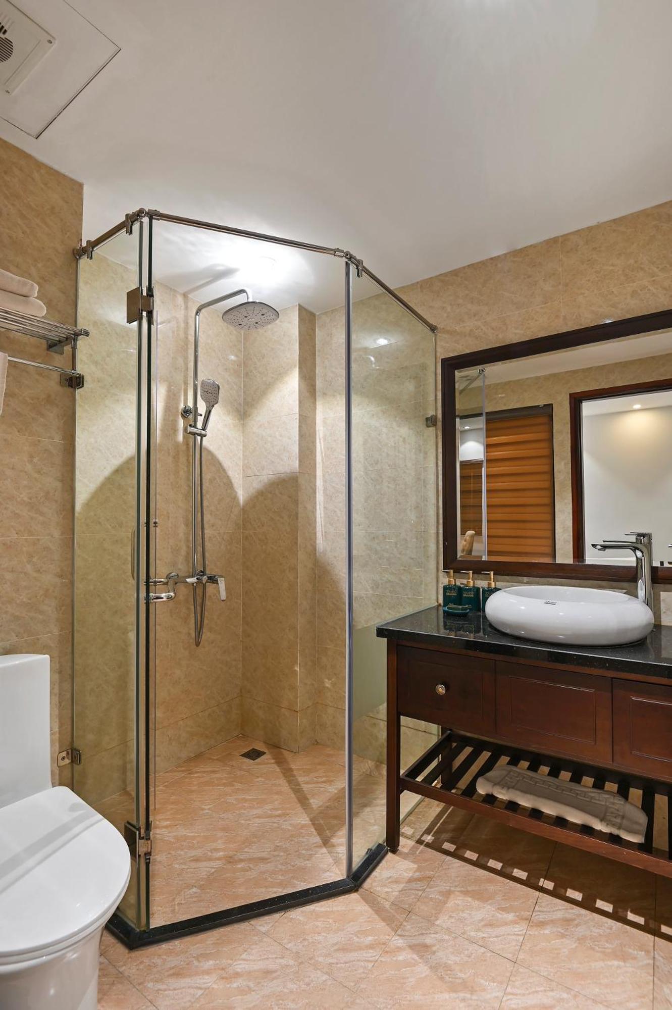 Khách sạn Bradi Gate - 22land - Nguyen Dinh Hoan 4*