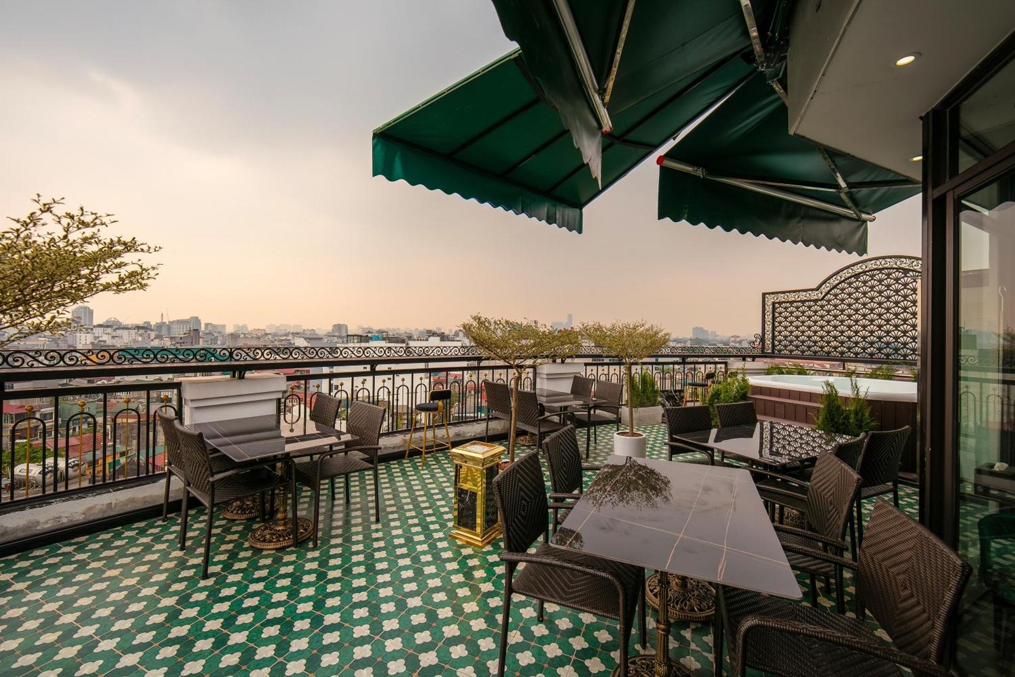 Plaza & 4* Hanoi