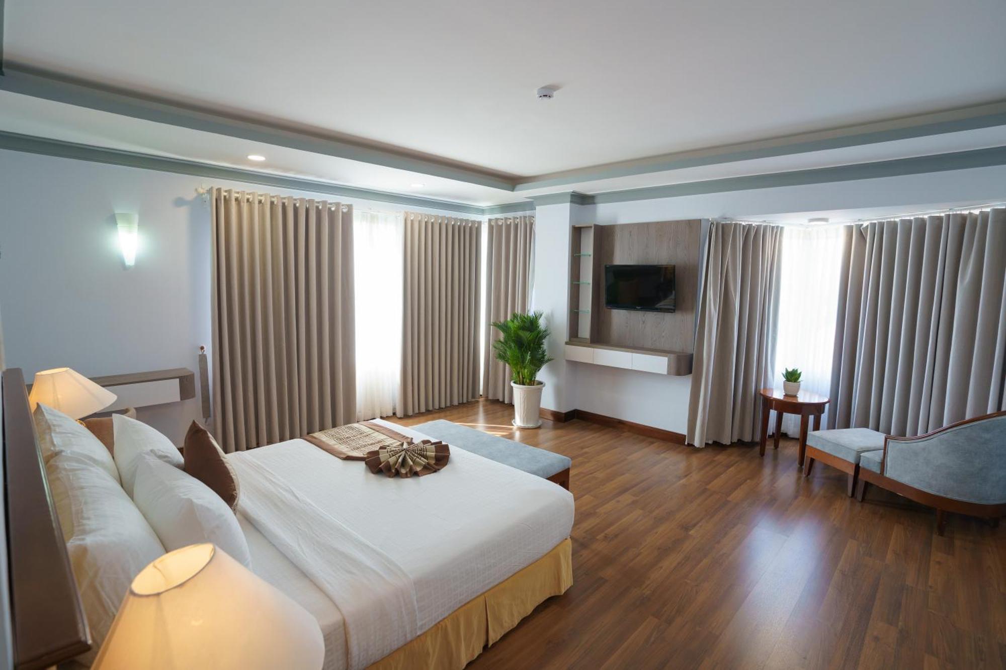 Resort Saigon - Ninh Chu & 4*