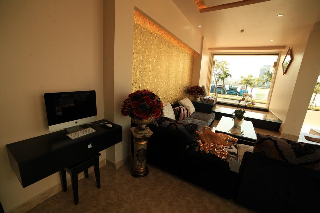 Bezel Hotel