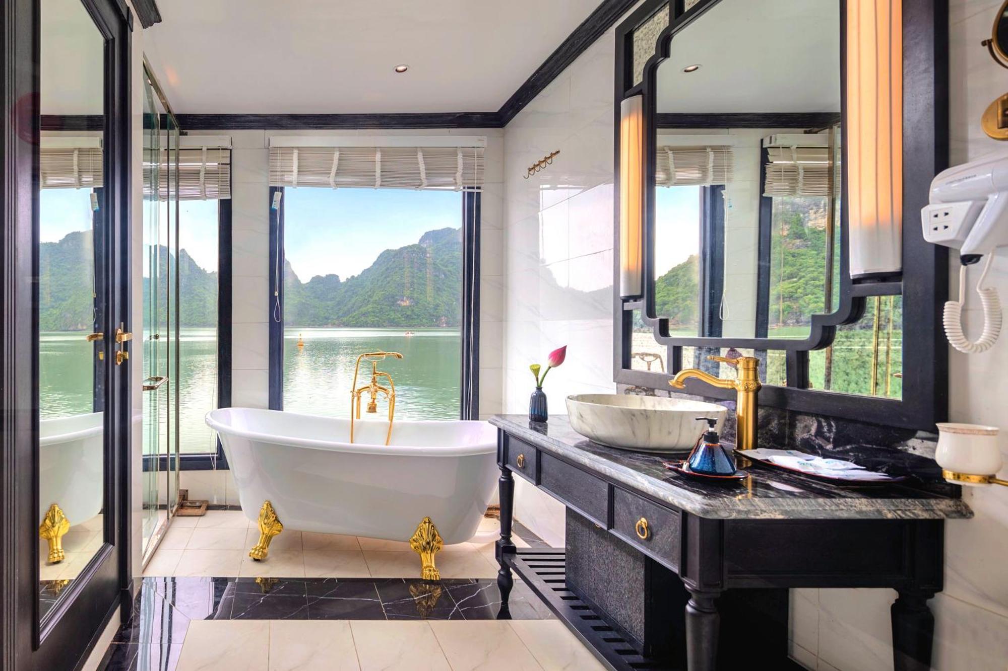 Botel Le Journey Luxury Cruise Lan Ha Bay