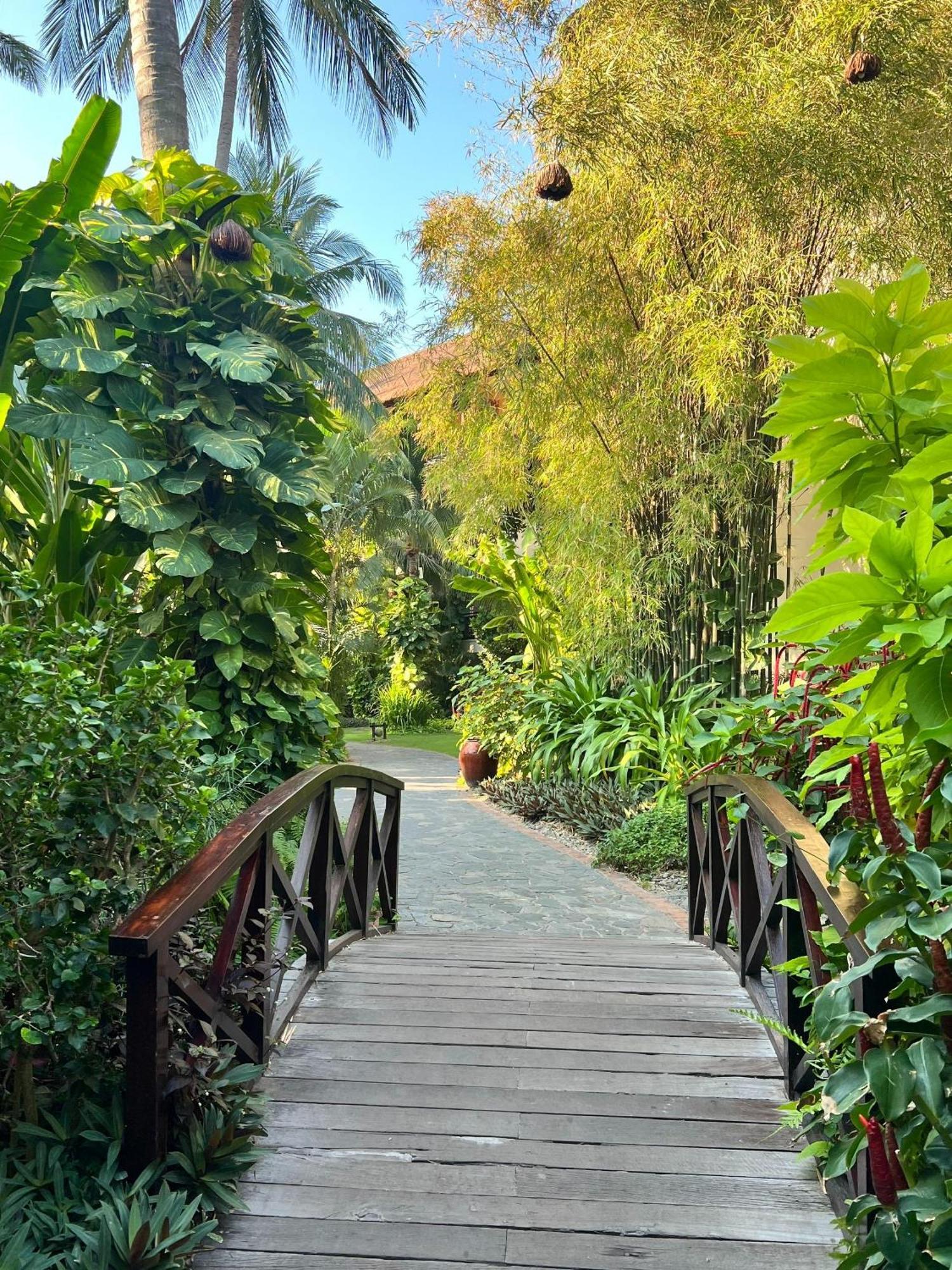 Resort Bamboo Village & 4*