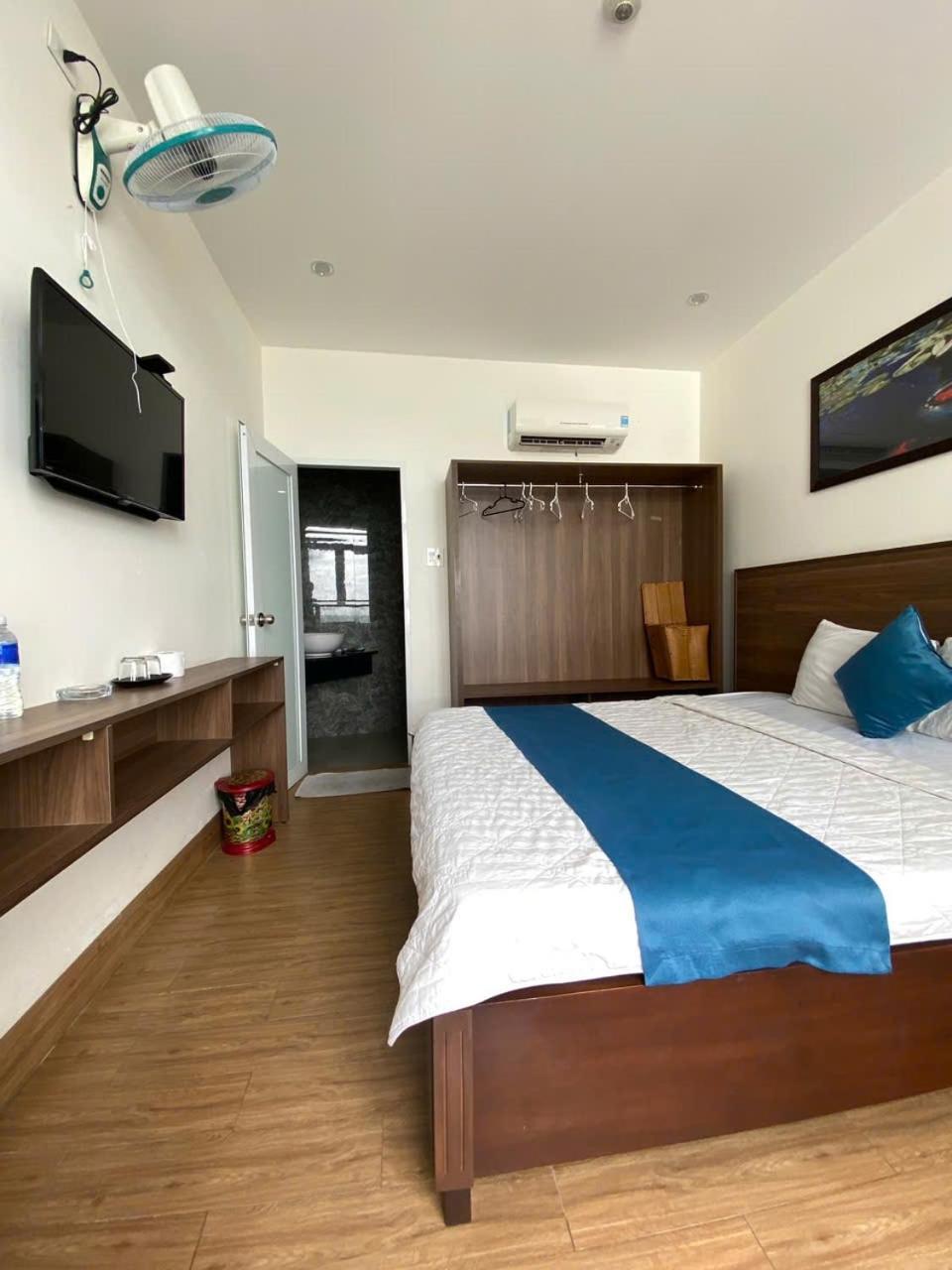 Hoàng Hưng Khách sạn *