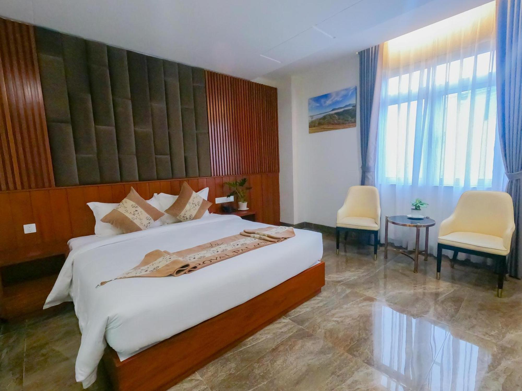 Khách sạn Royal Palace 3*