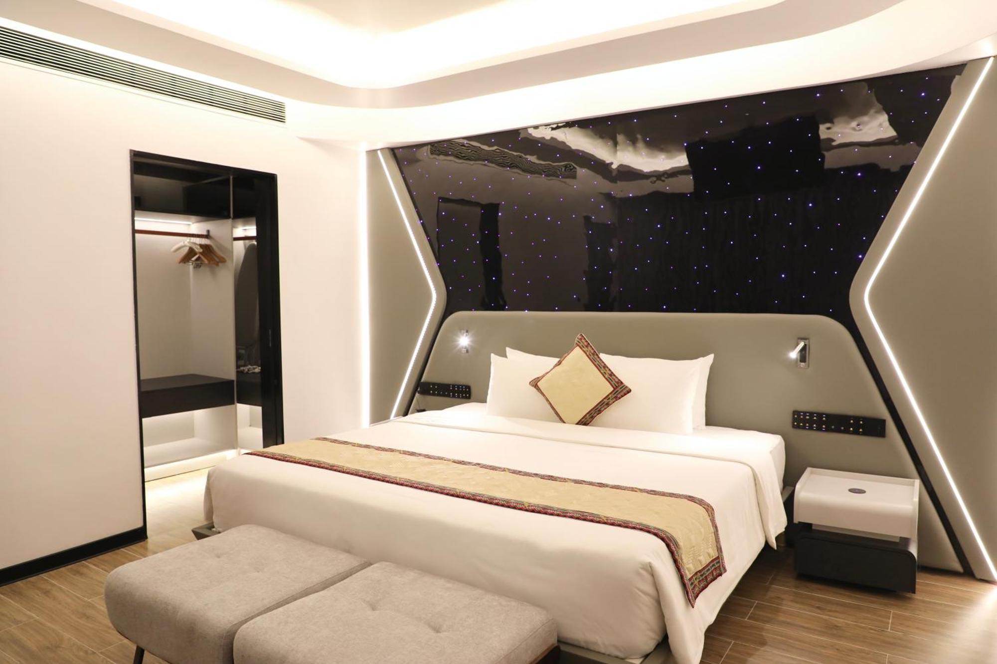 Island - The Bullet Hotel
