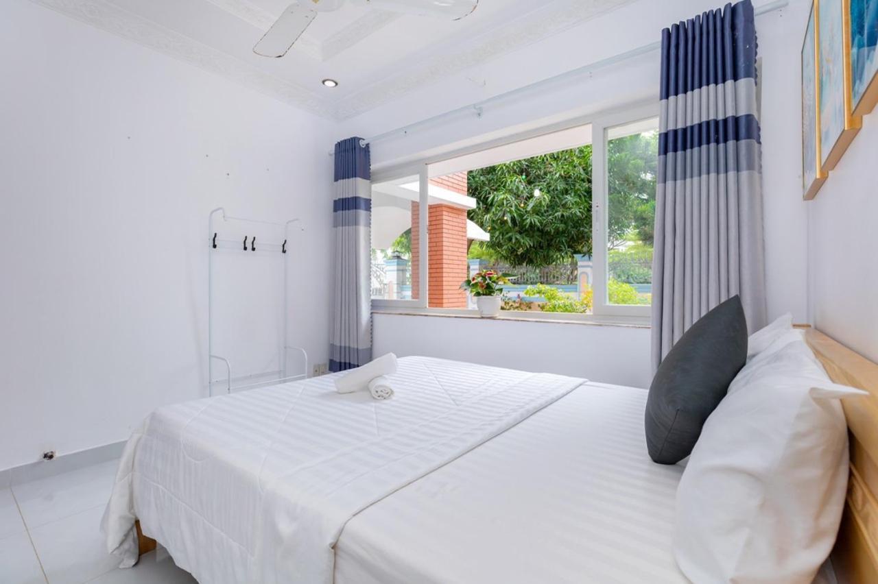 Ho Boi Hoang Duc Bai Sau Dep Hoa Giay Villa *