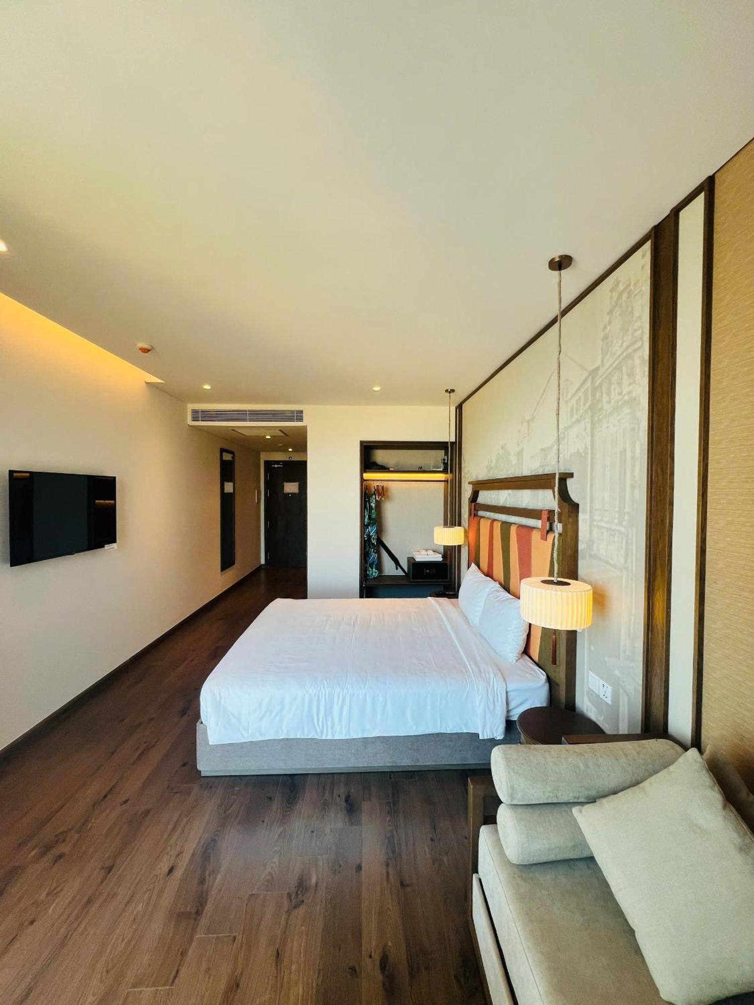Apec Mandala Cham Bay Condotel *