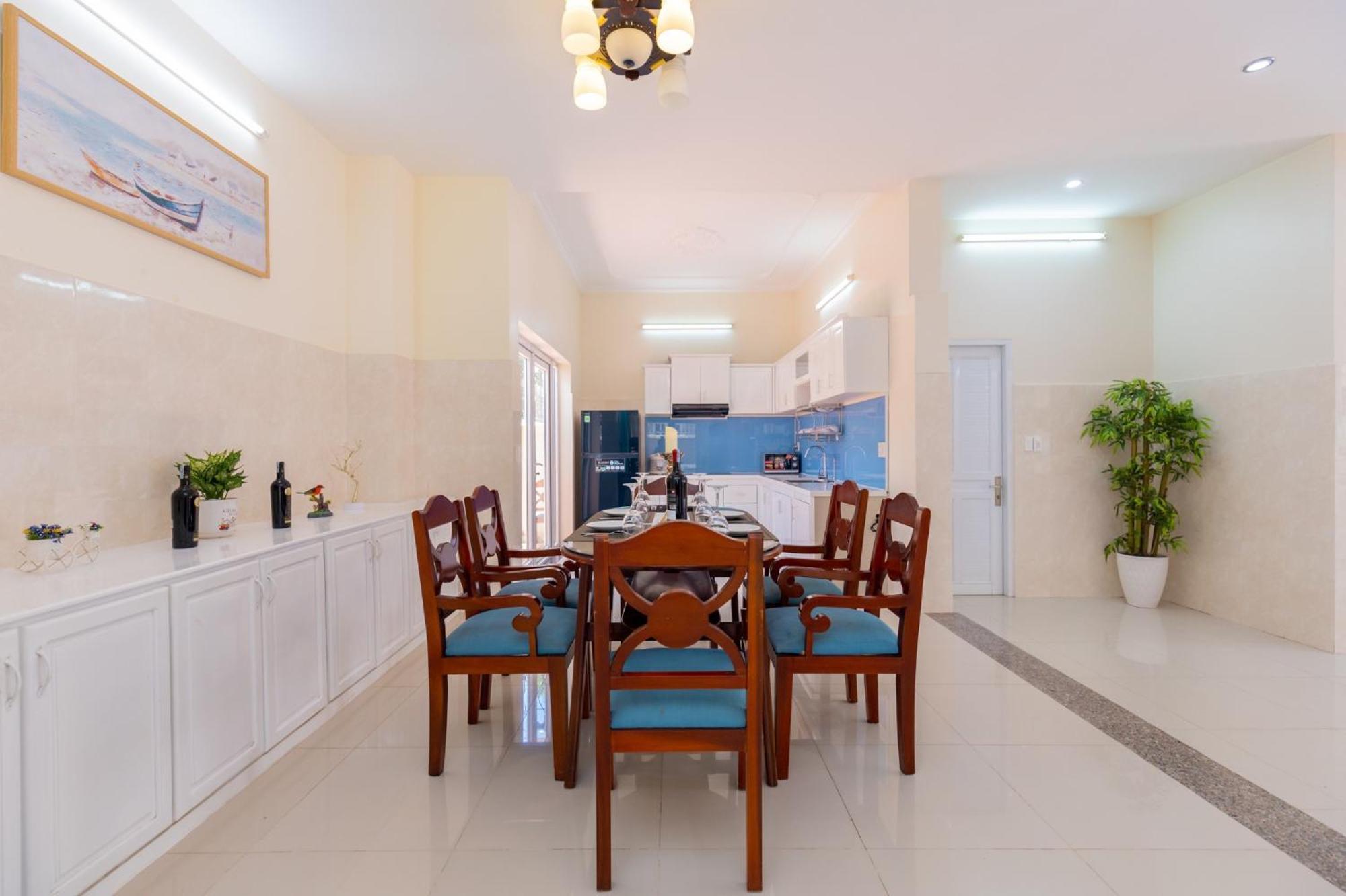 Villa Biet Thu Hoang Duc Co Ho Boi *