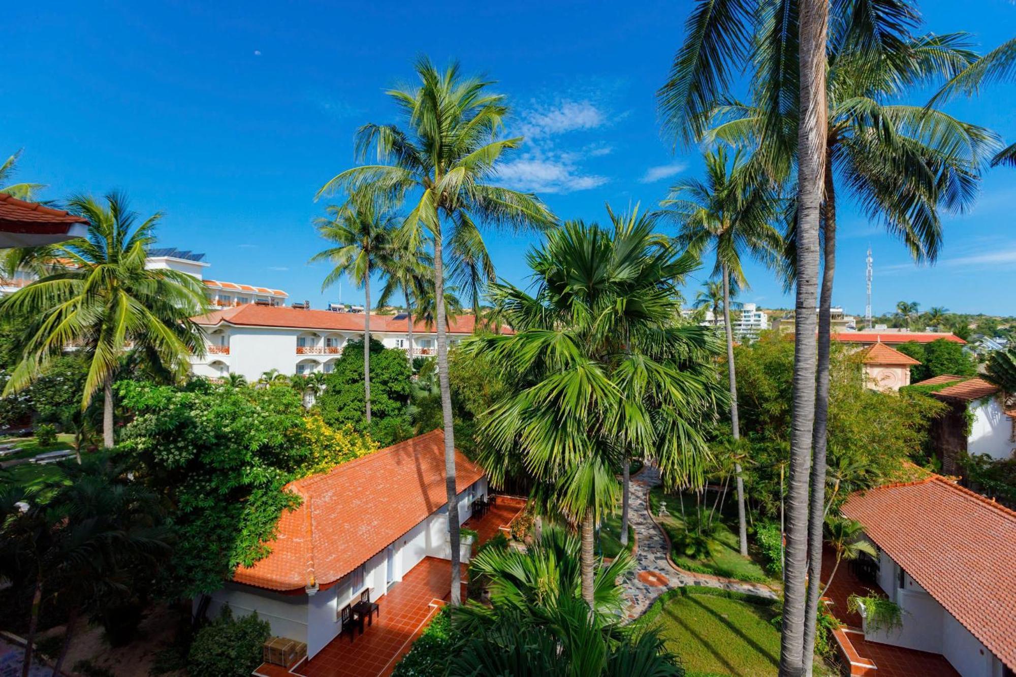 Le Aqua & Phan Thiet - Swiss Village & Mui Ne