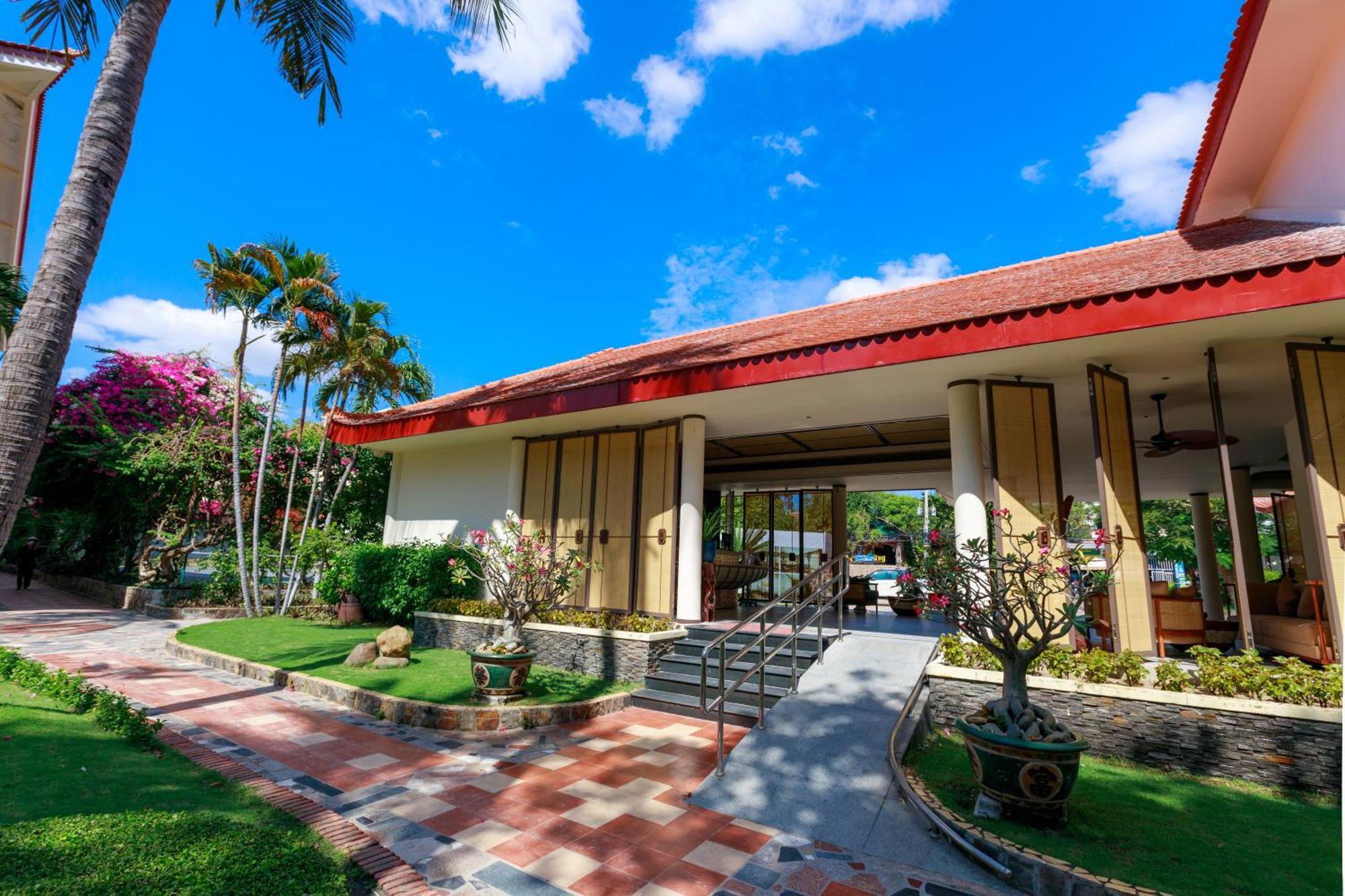 Resort Le Aqua & Phan Thiet - Swiss Village & Mui Ne