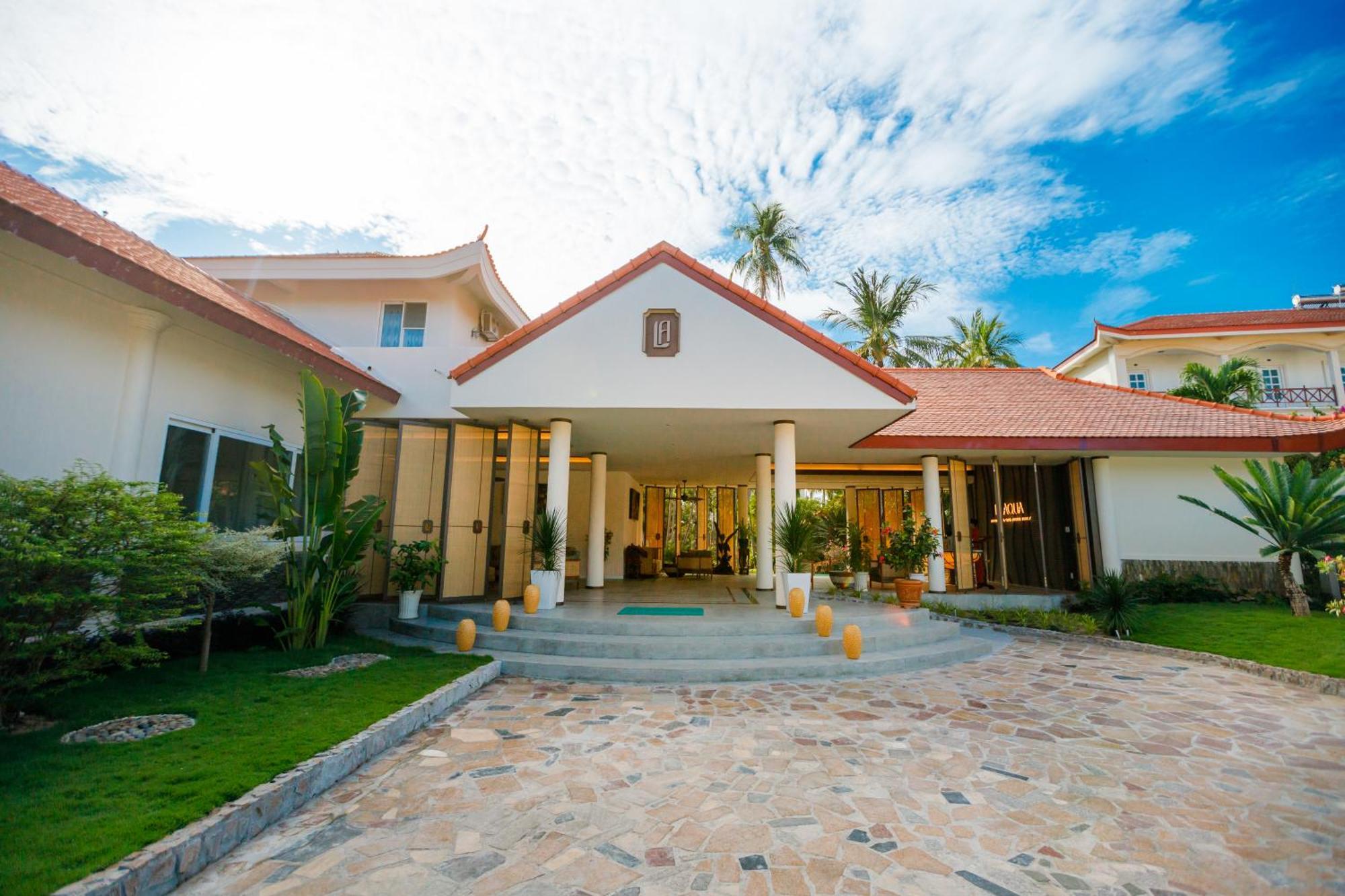 Le Aqua & Phan Thiet - Swiss Village & Resort