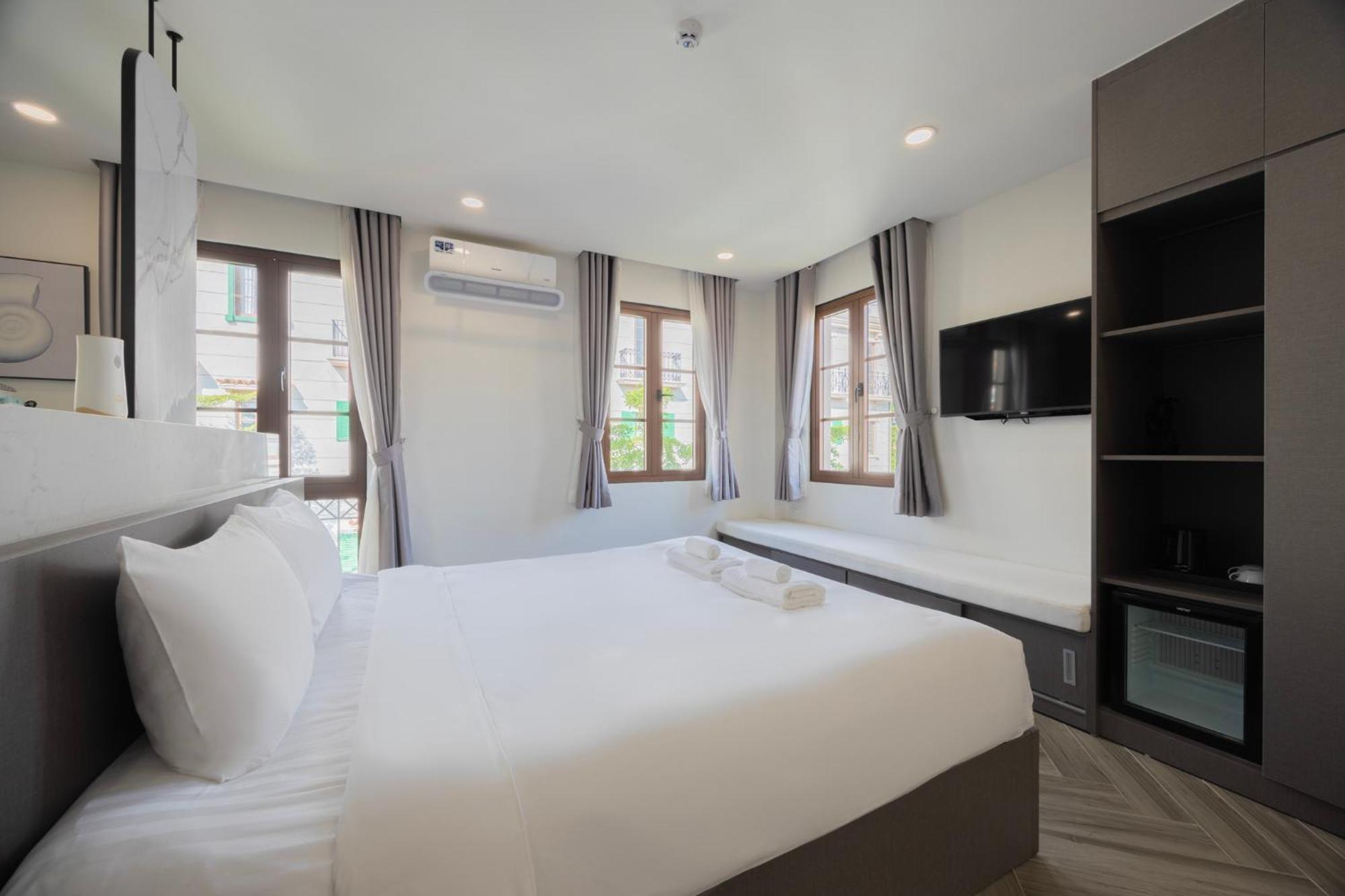 Lotus Cafe Hotel