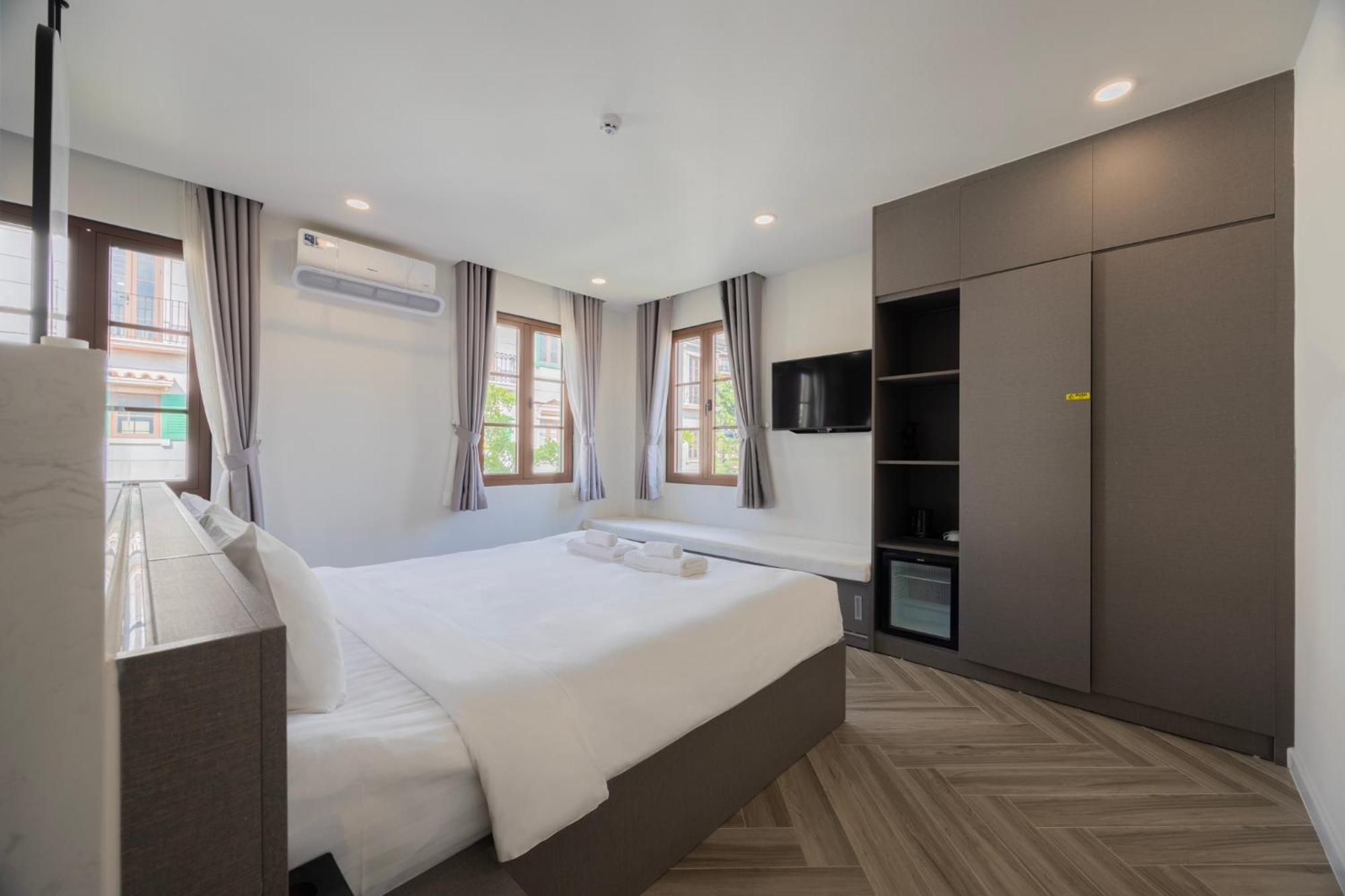 Hotel Lotus Cafe 4*
