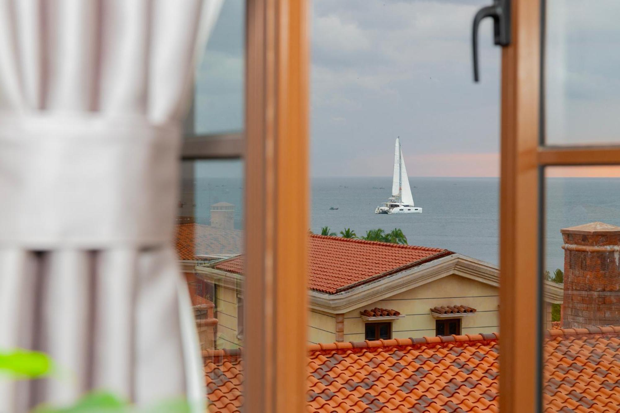 Lotus Cafe Hotel Phu Quoc