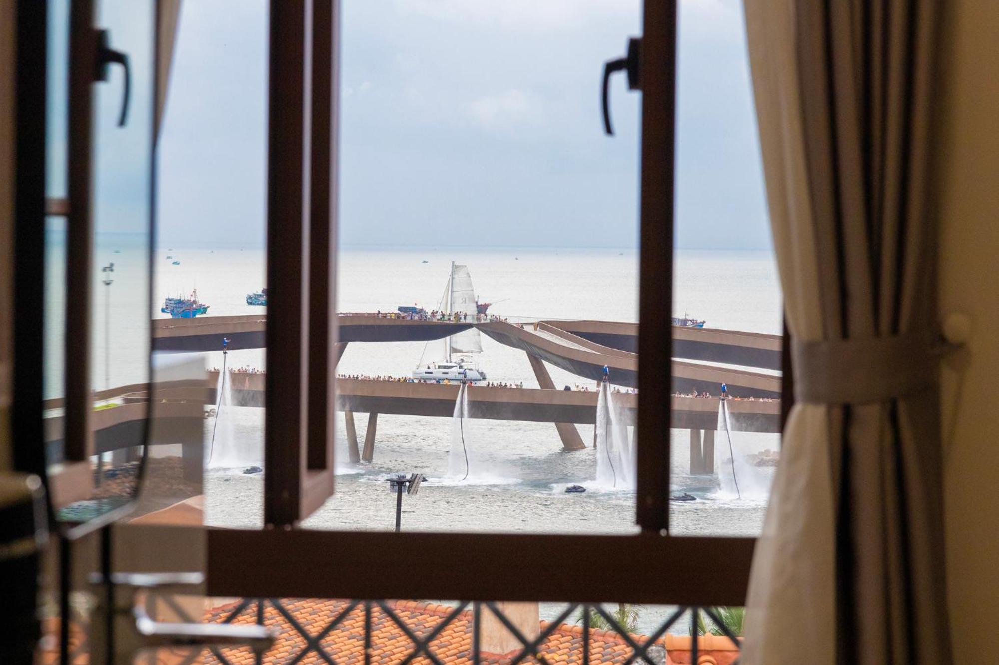 Lotus Cafe Hotel Phu Quoc