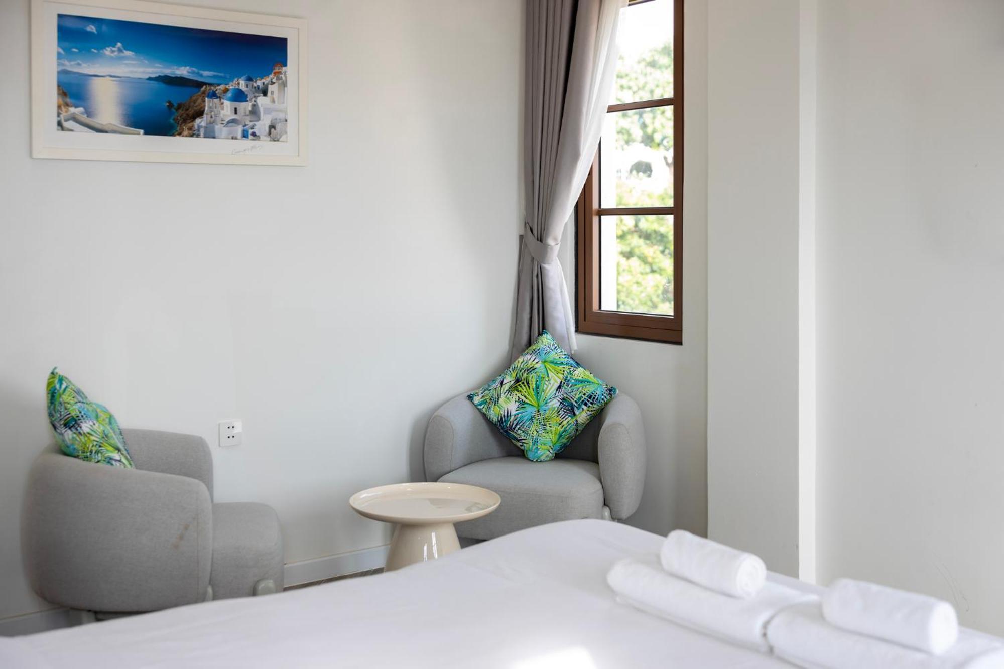 Lotus Cafe Hotel