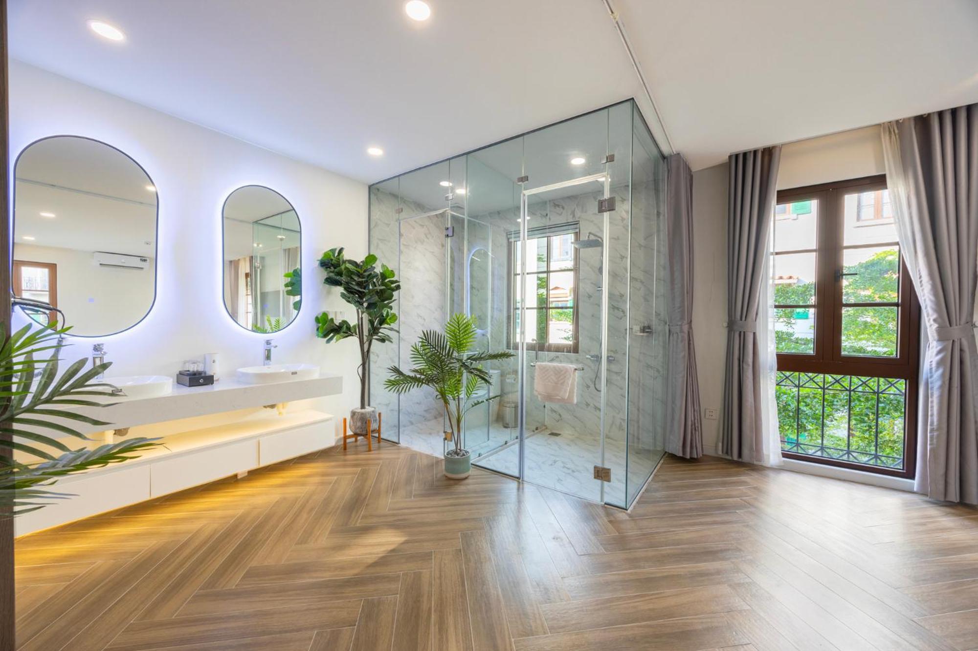 Hotel Lotus Cafe 4*