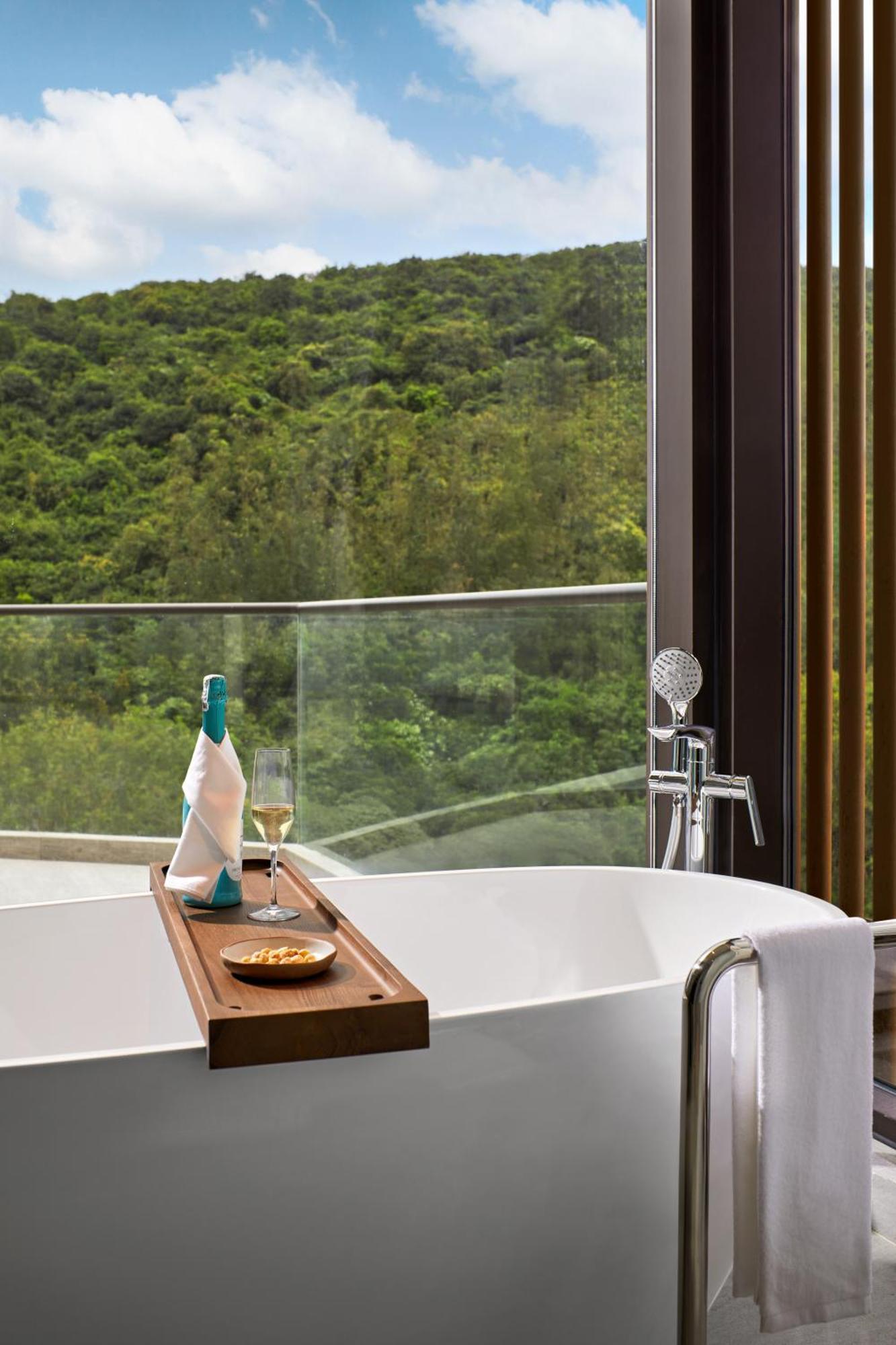Angsana Quan Lan, Ha Long Bay Resort 5*