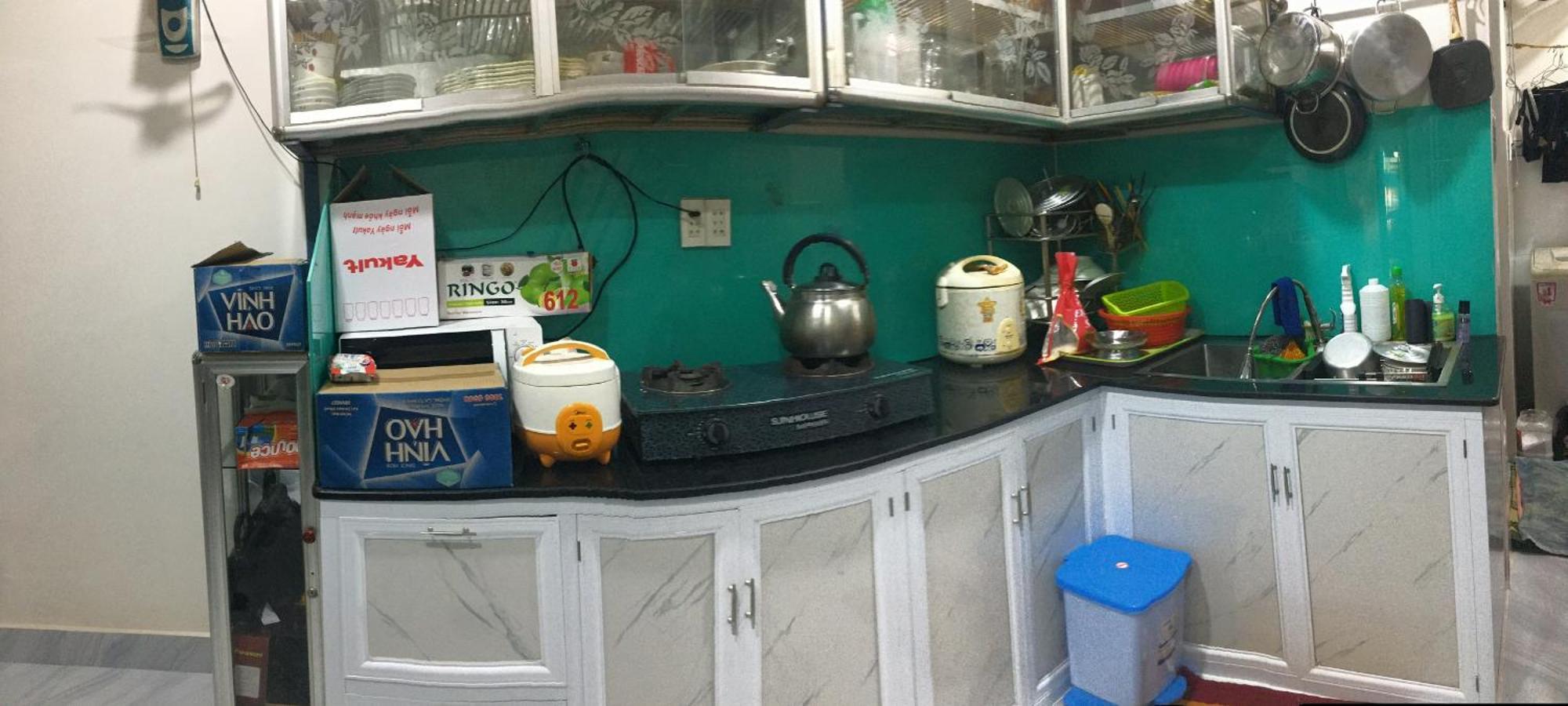 Tuyet Na *
