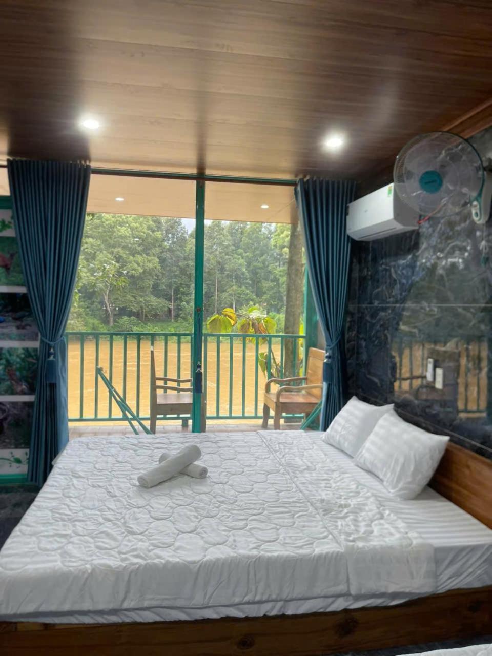 River Khu nghỉ mát Cát Tiên
