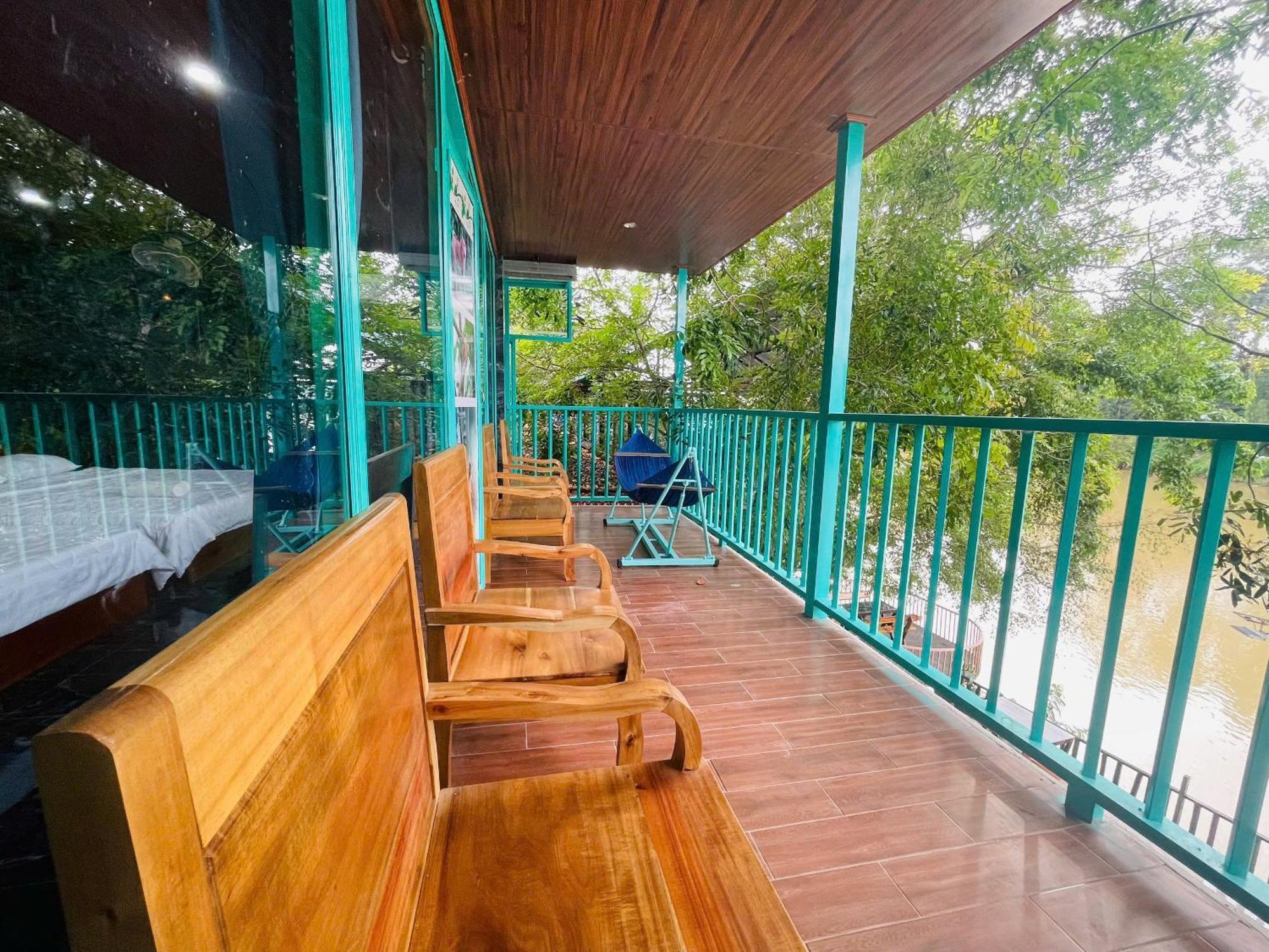 Khu nghỉ mát River 2*