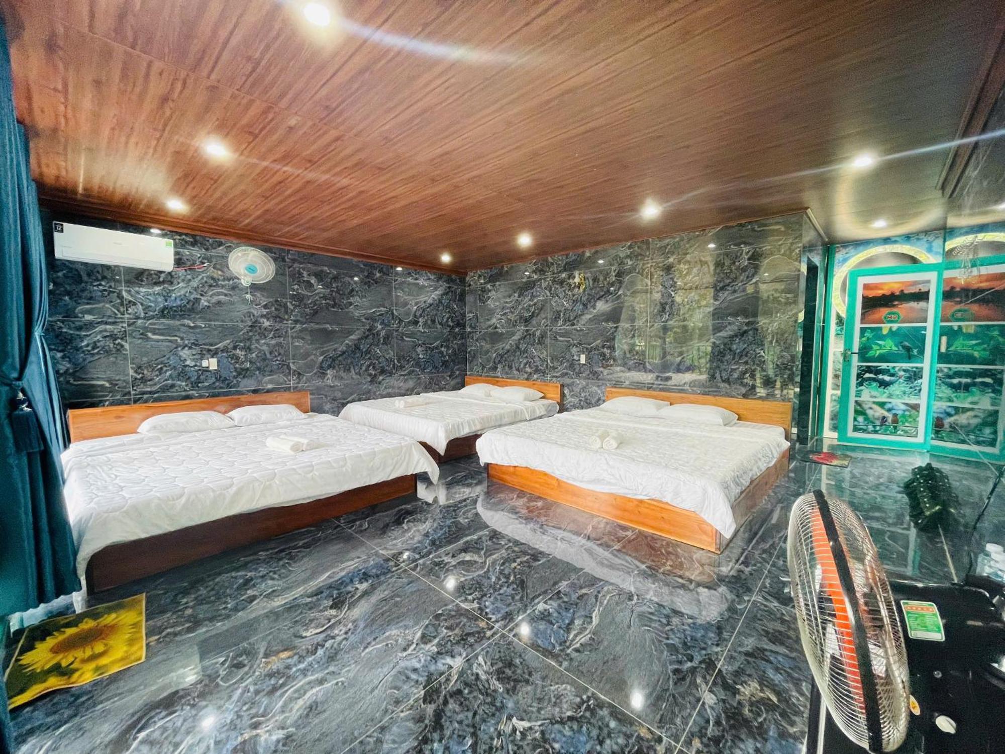 Khu nghỉ mát River 2*