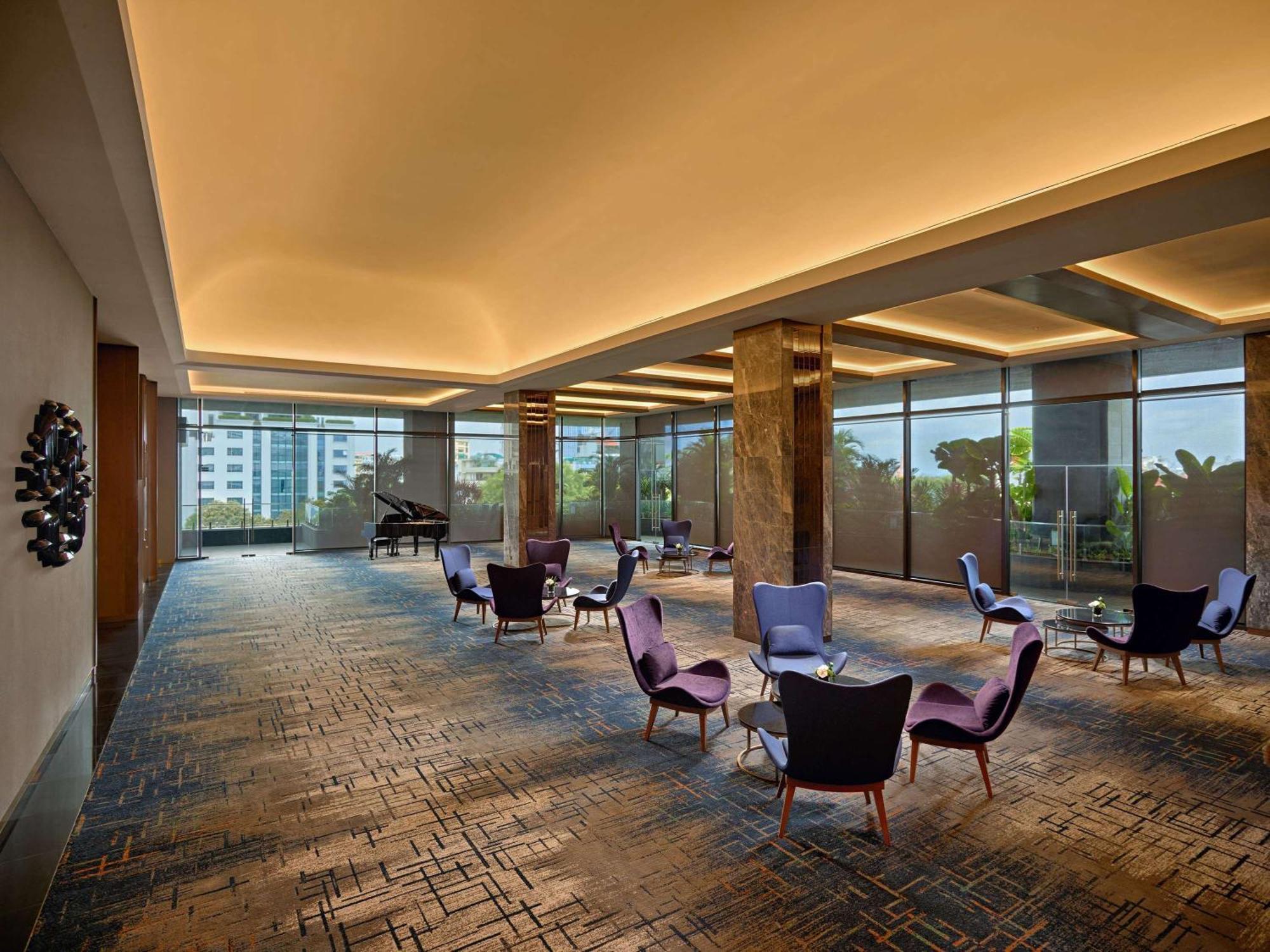 Pullman Phong Grand 5*