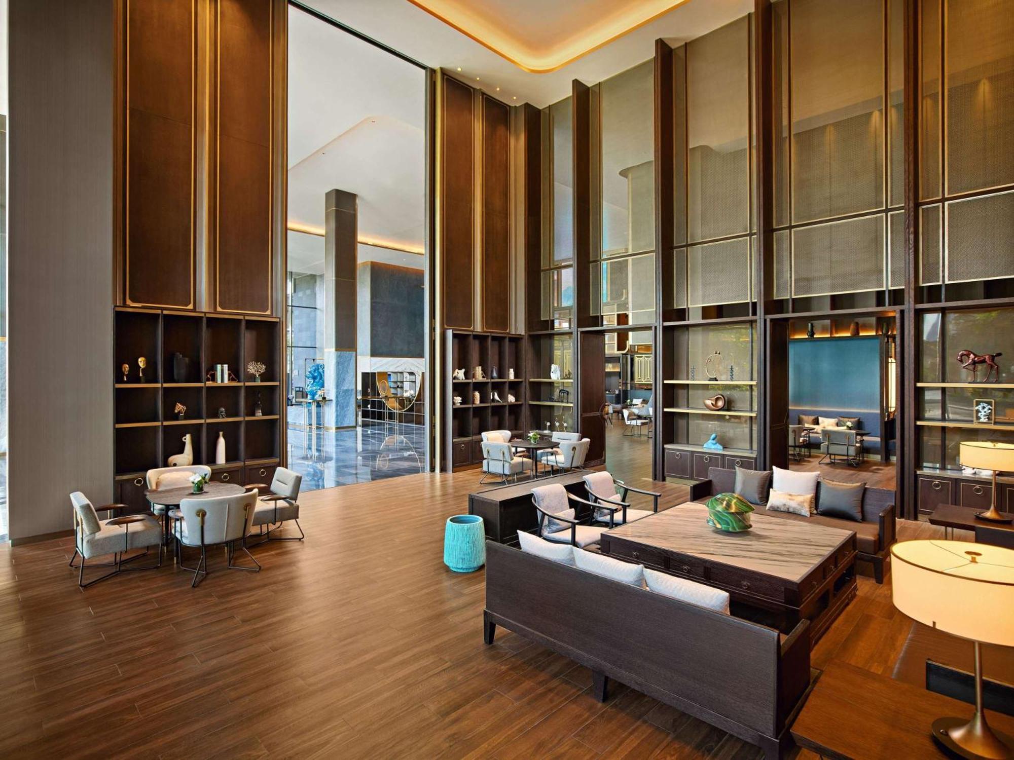 Pullman Phong Grand Hotel
