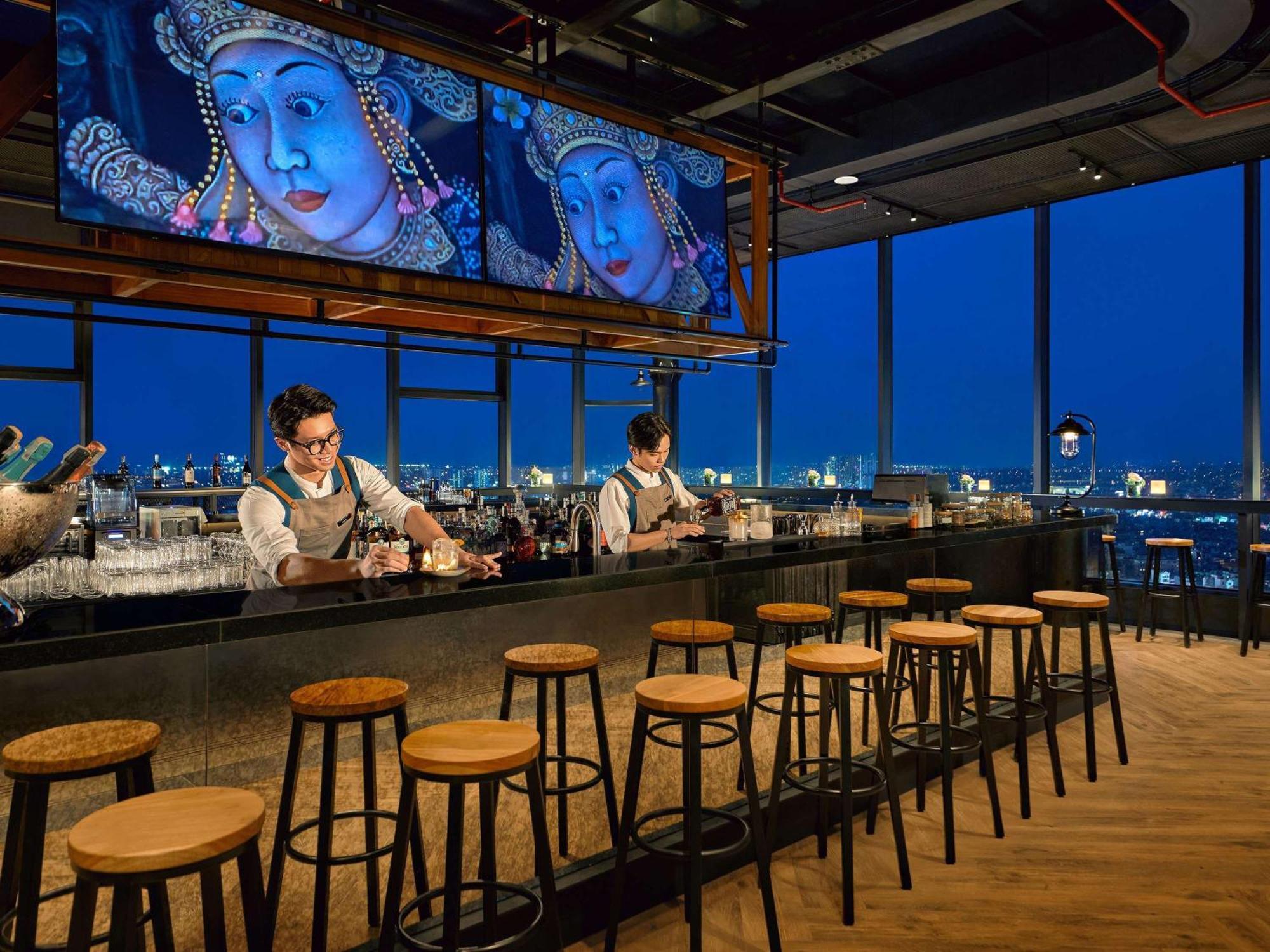 Pullman Phong Grand