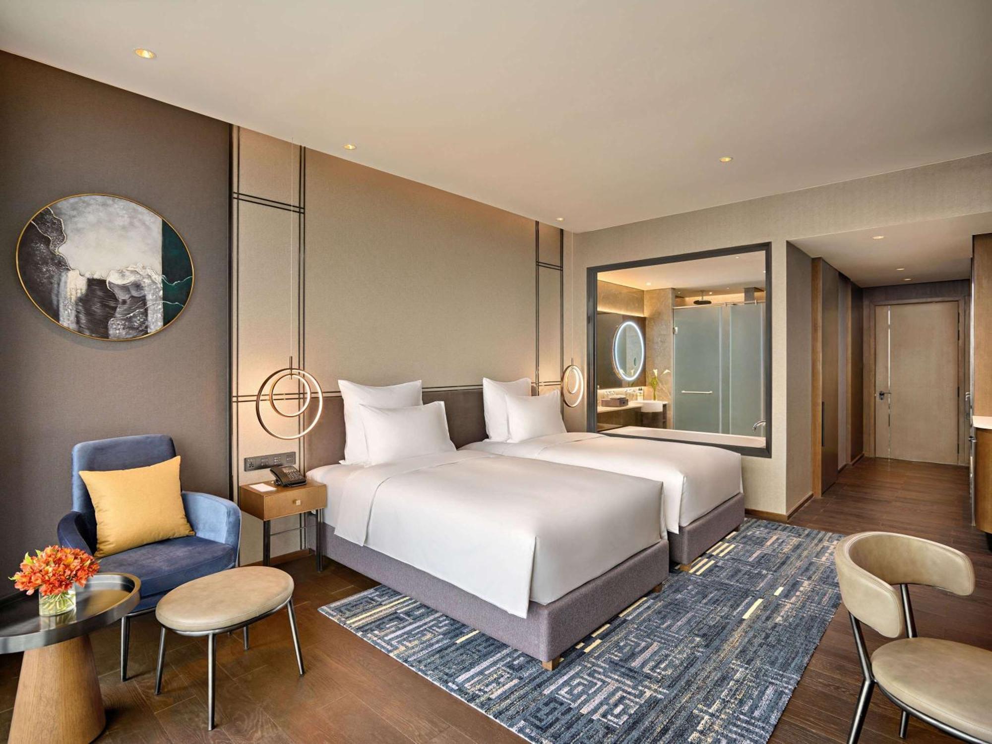 Pullman Phong Grand 5*