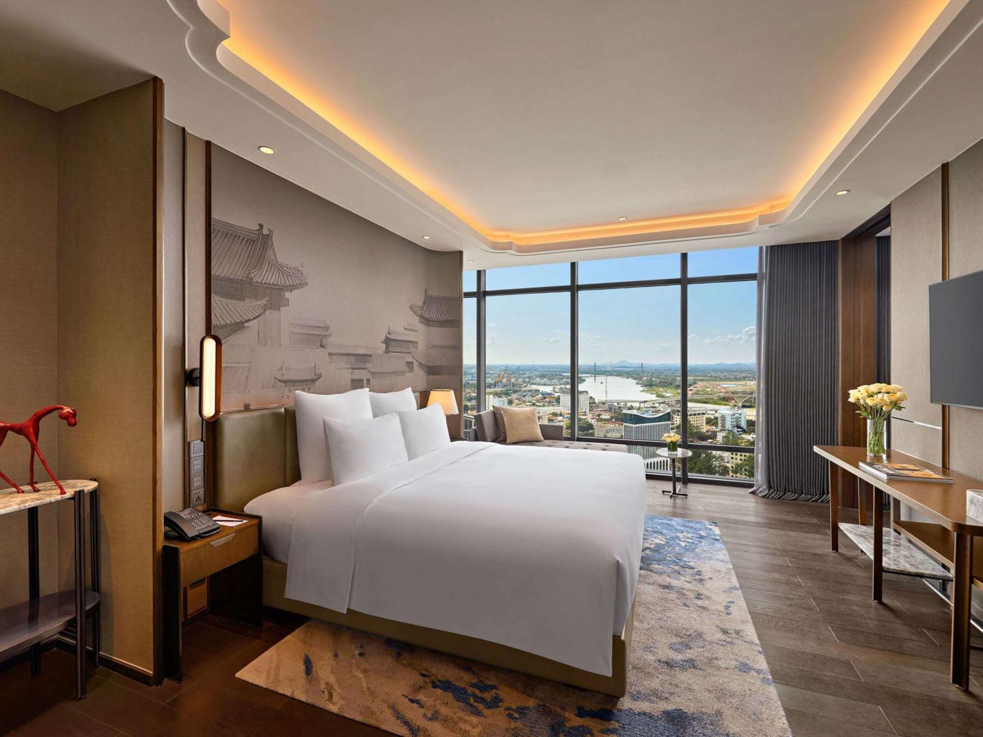 Pullman Phong Grand