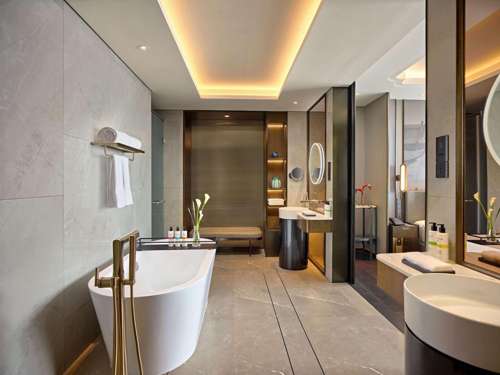Pullman Phong Grand 5*