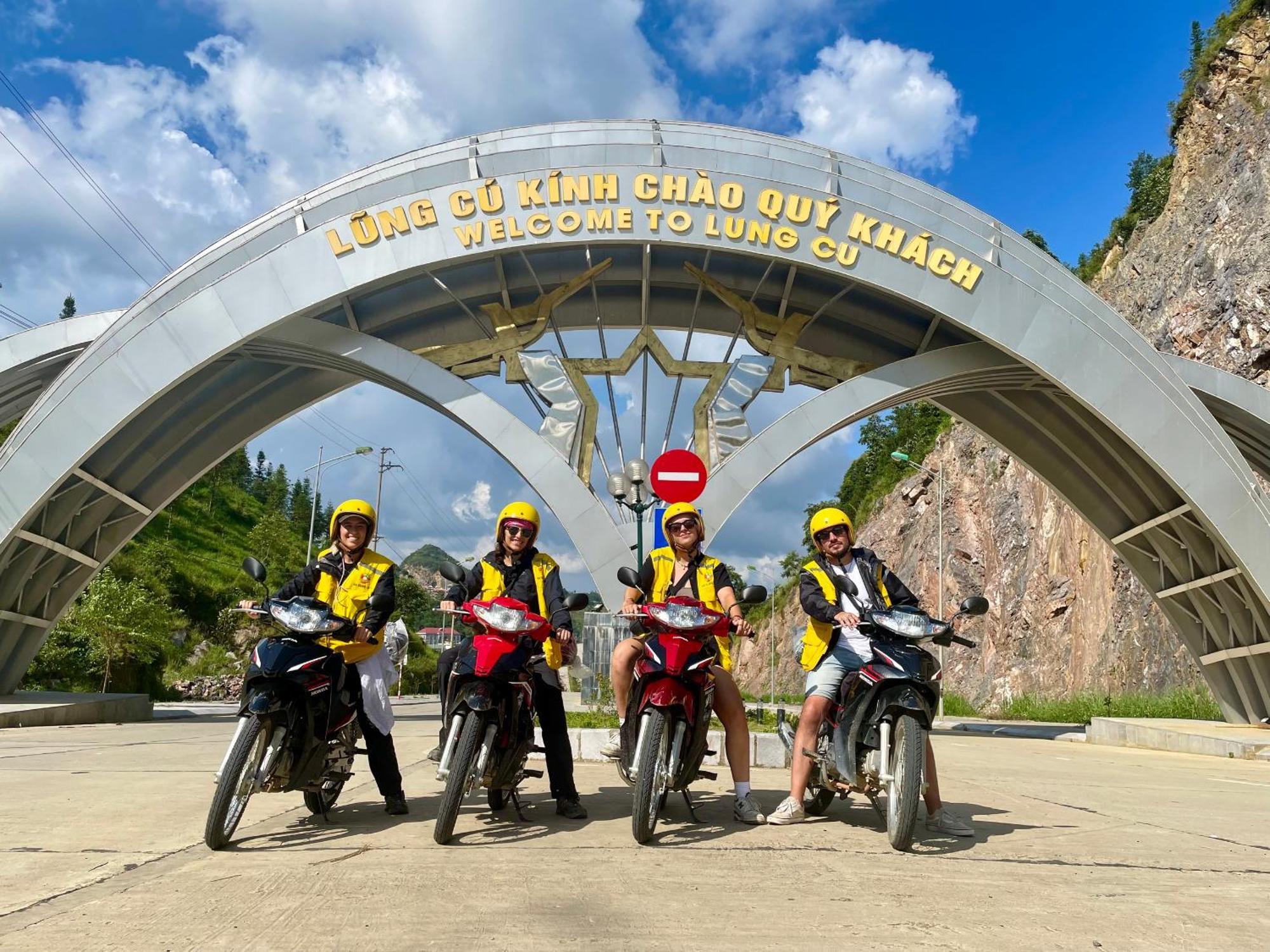 Strawberry House , Tour & Motorbikes Rentel Bed & Breakfast *